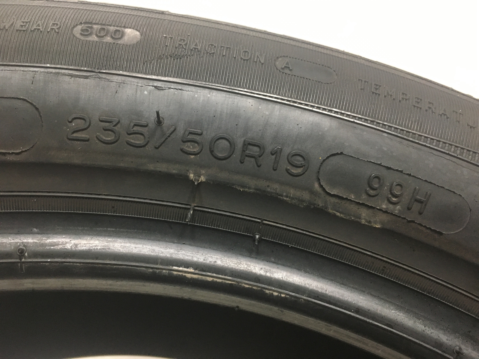 [1] Michelin Primacy MXM4 P235/50R19 235 50 19 Tire 8.0-8.25/32
