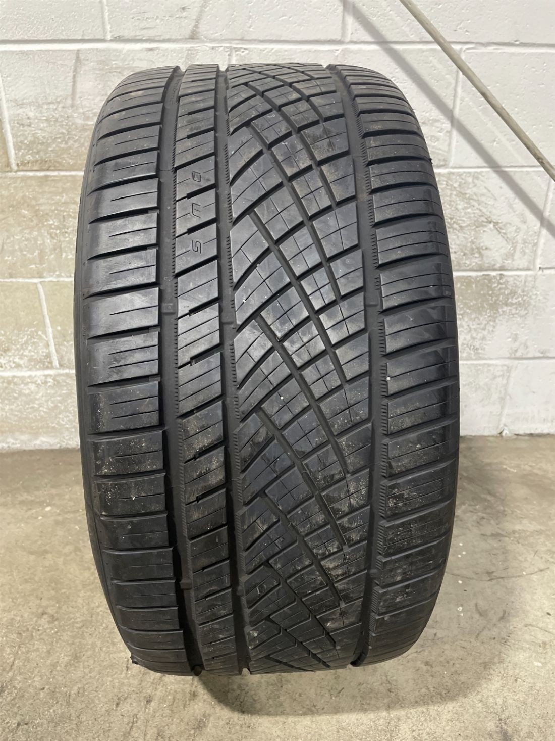 1x P315/35R22 Continental ExtremeContact DWS06 Plus 9/32 111 Y Used Tire 3153522