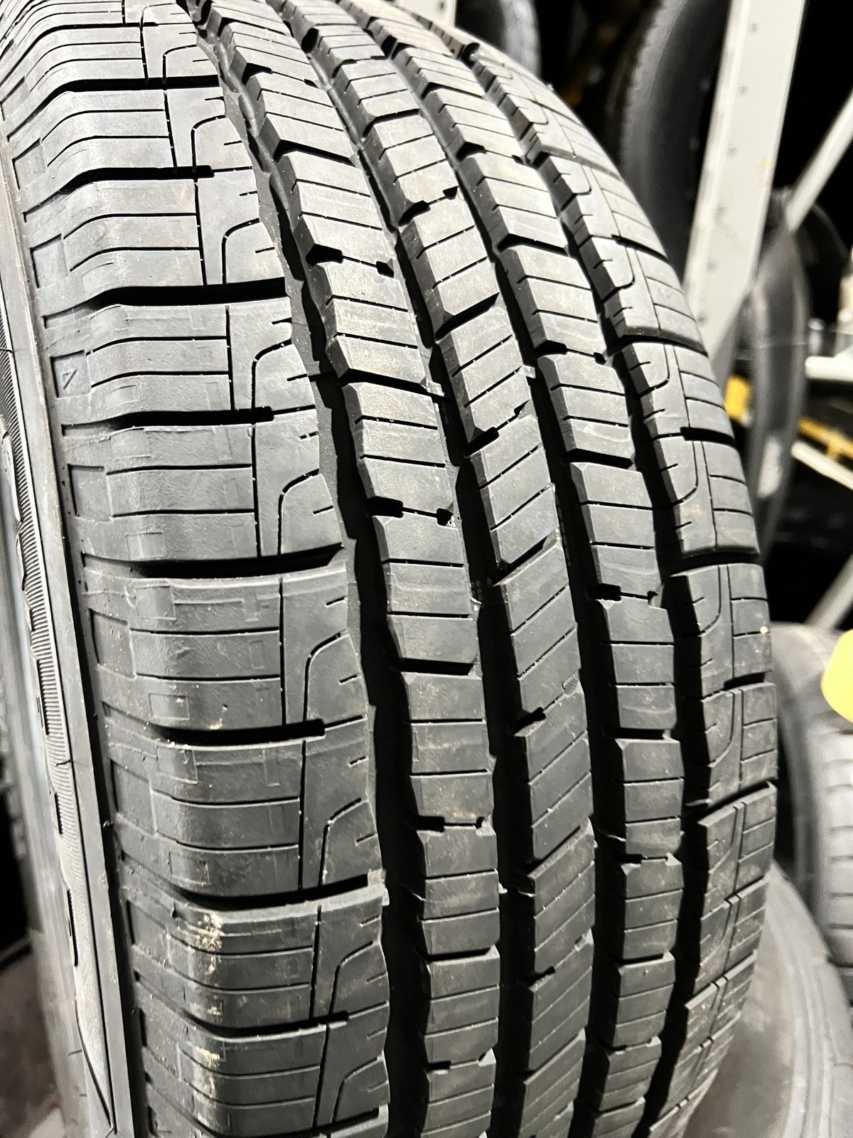 1 New Goodyear Reliant All-season 215/55R17 94V DOT.5025 9.75/32 New
