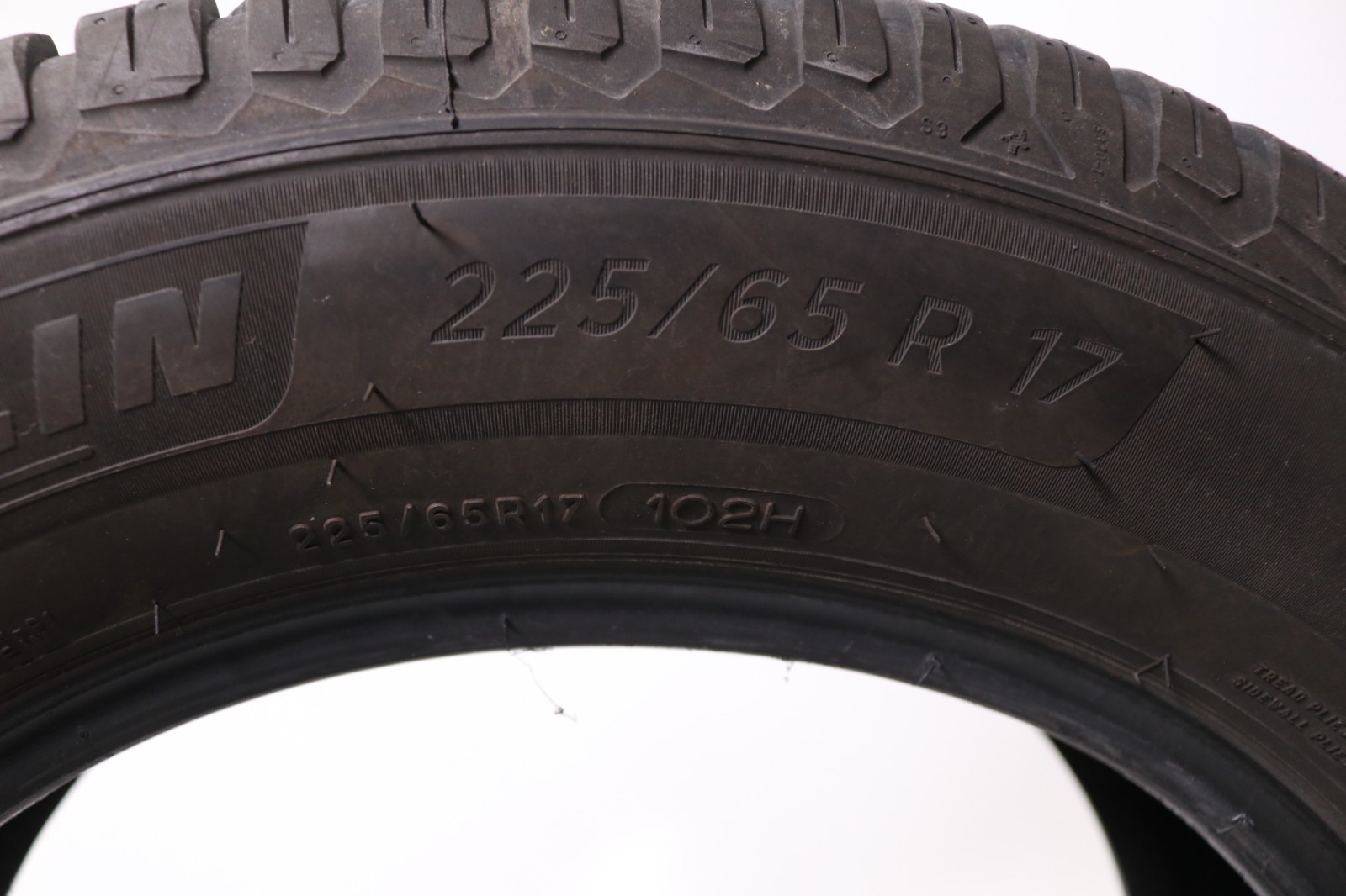 Set of 4 Used 225/65R17 Michelin CrossClimate 2 – 102H – 9-10/32