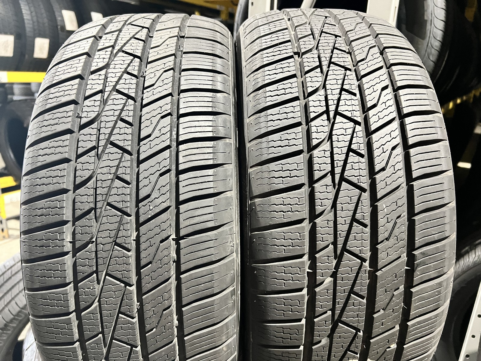 Set Of 2 Lexani Quattro Tempo Tour AW 235/50R18 101V DOT.4225 9.75./32 NO Patch
