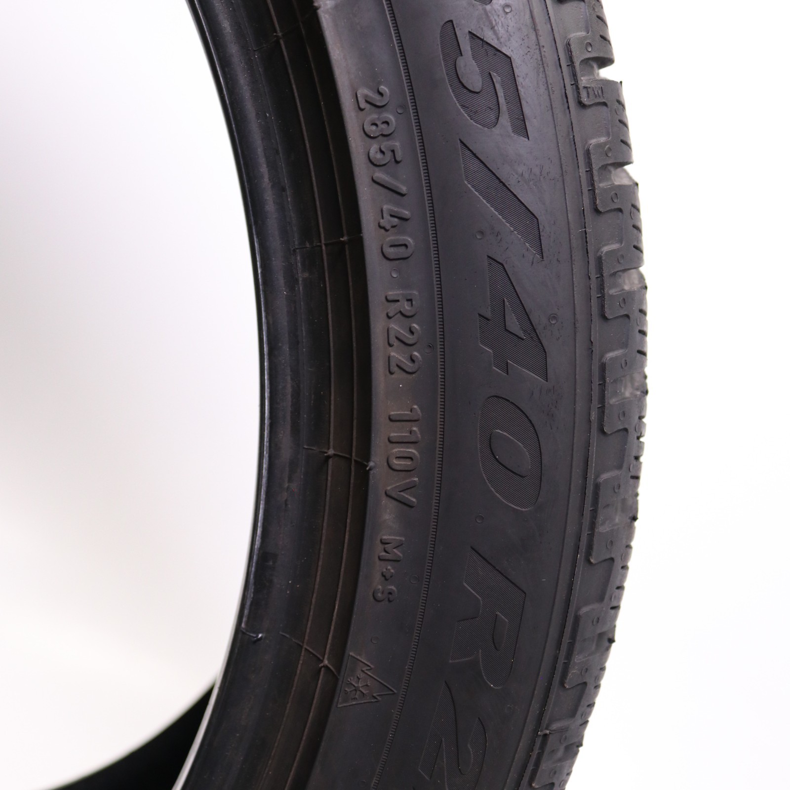 Set of 4 Used 325/35R22 & 285/40R22 Pirelli Scorpion Winter MO1 Mercedes gle gls