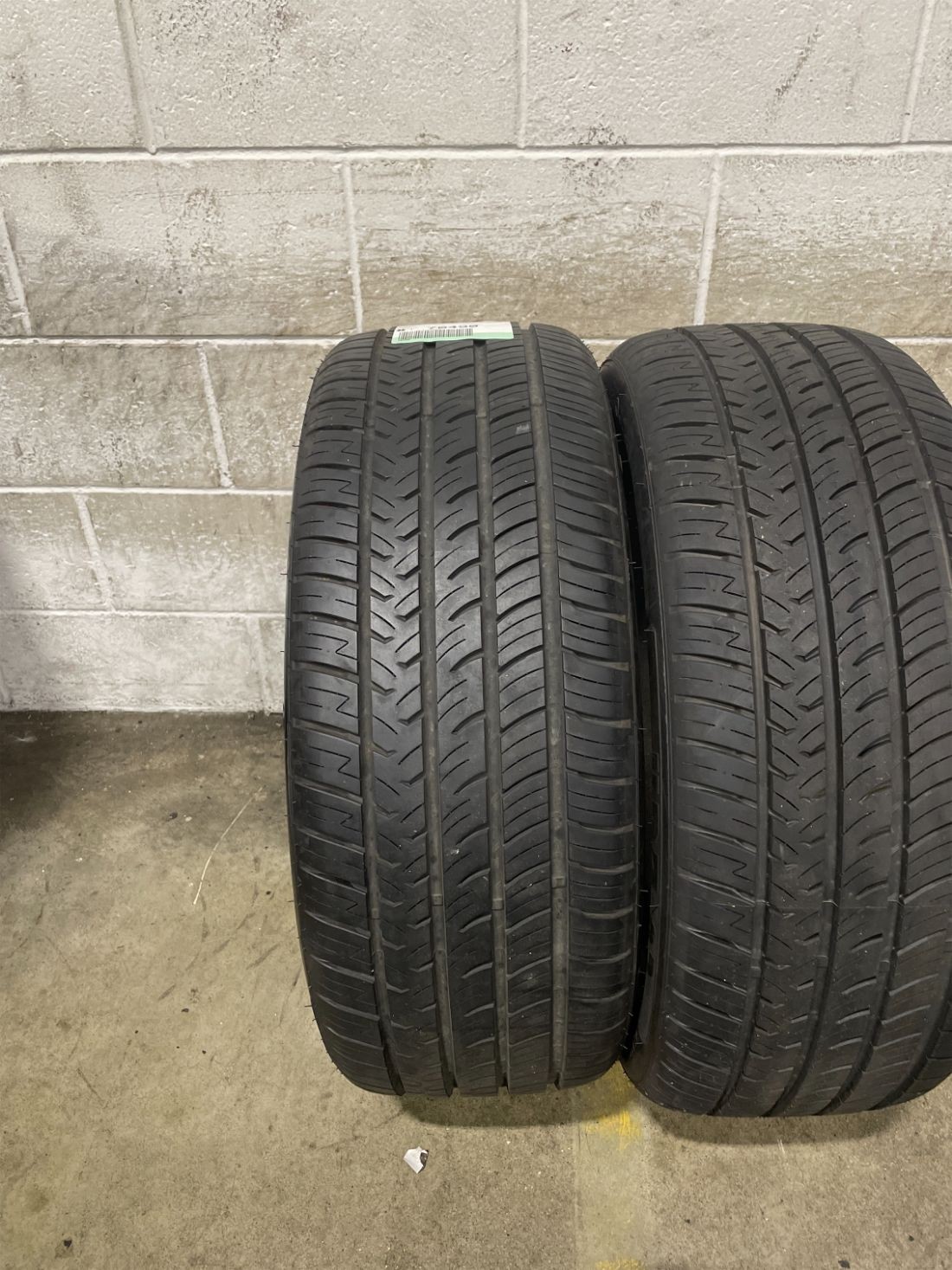 2x P255/45R20 Advanta HPZ-02 9/32 105 W Used Tires 2554520