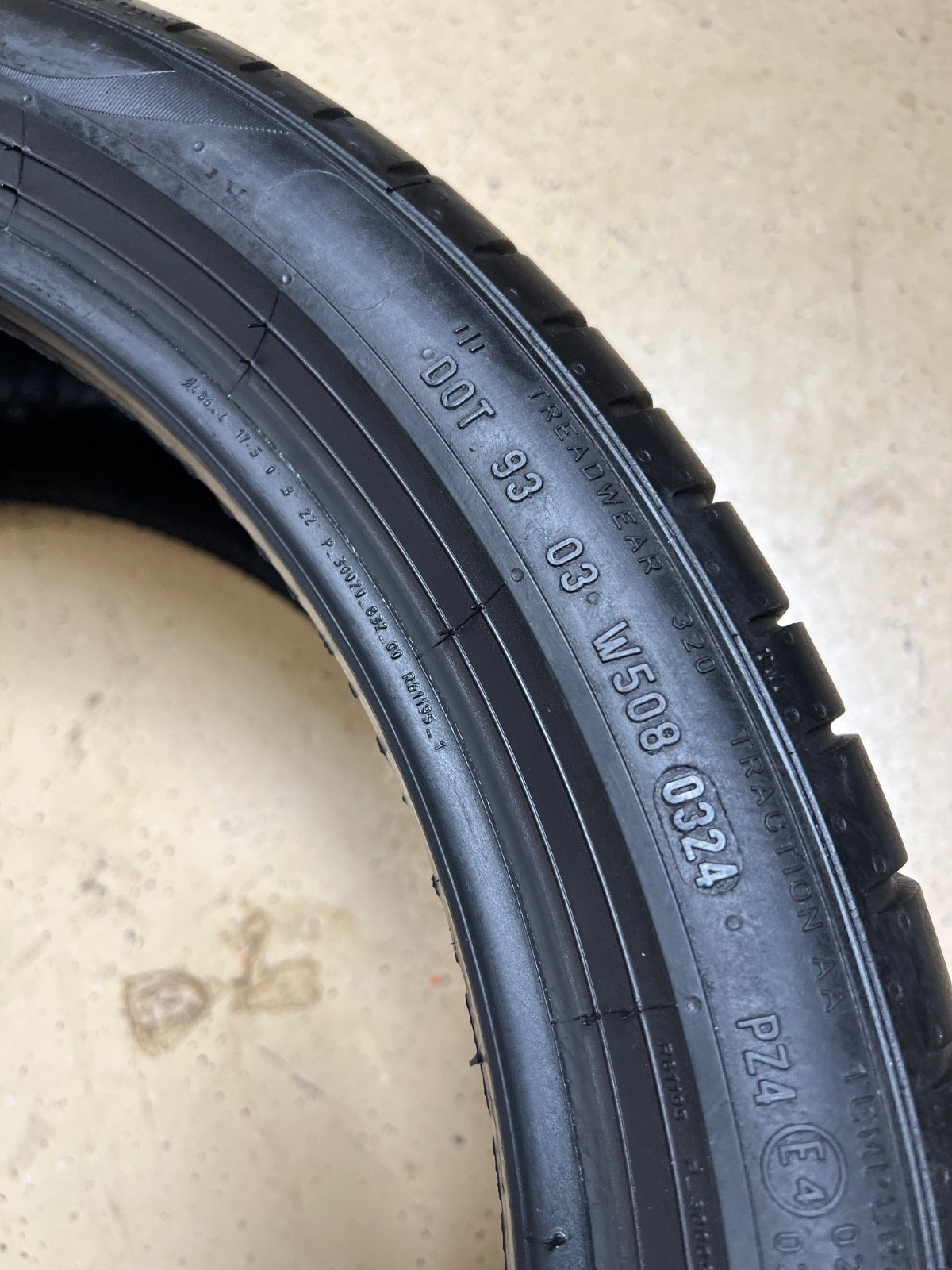 1 – NICE 255/35R19 XL (96Y) Pirelli P Zero PZ4 RSC (*) BMW OEM – 7119