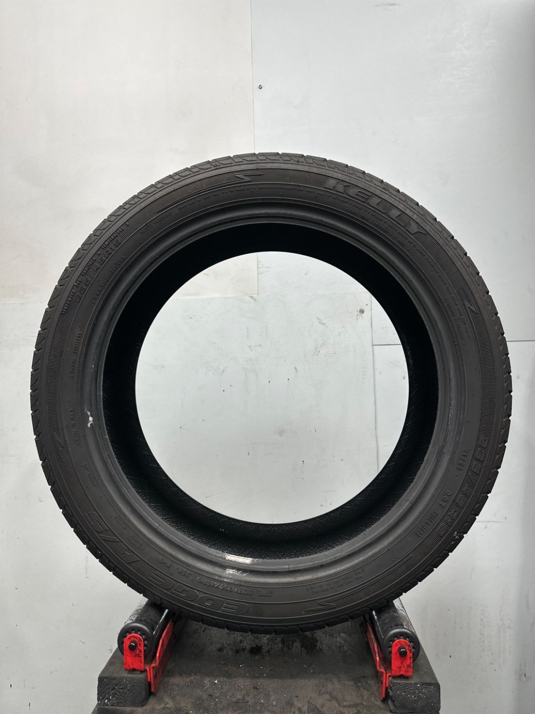 1 Used Kelly Edge AS P235/45R19 2354519 235/45/19 95 H – 7/32