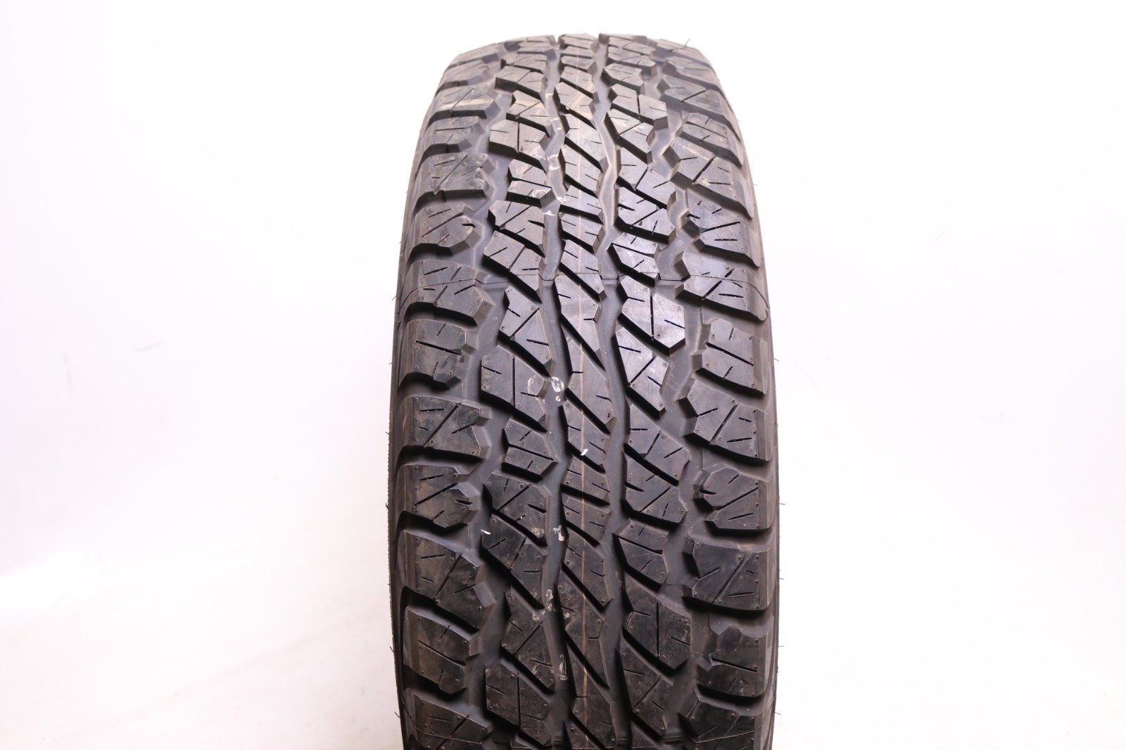 Take Off 265/70R18 Ohtsu AT4000 – 116S – 12/32 No Repairs
