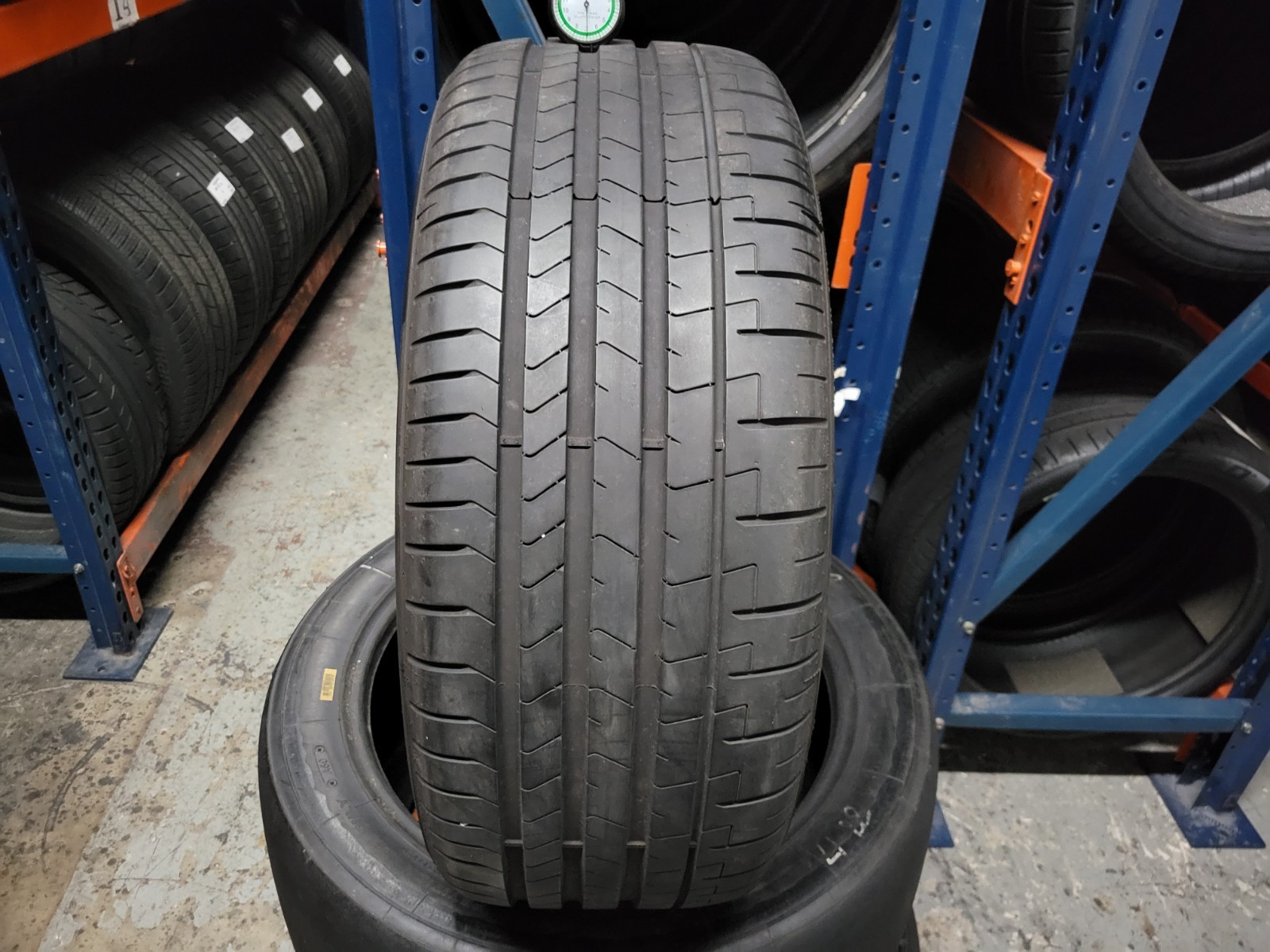 1 SUPER NICE 245/40/20 PIRELLI P ZERO PZ4 * MO 245/40R20 99Y NOT RUN FLAT 7/32