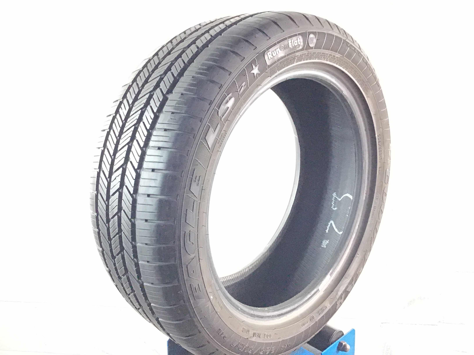 P225/50R17 Goodyear Eagle LS-2 RunOnFlat 94 H Used 7/32nds