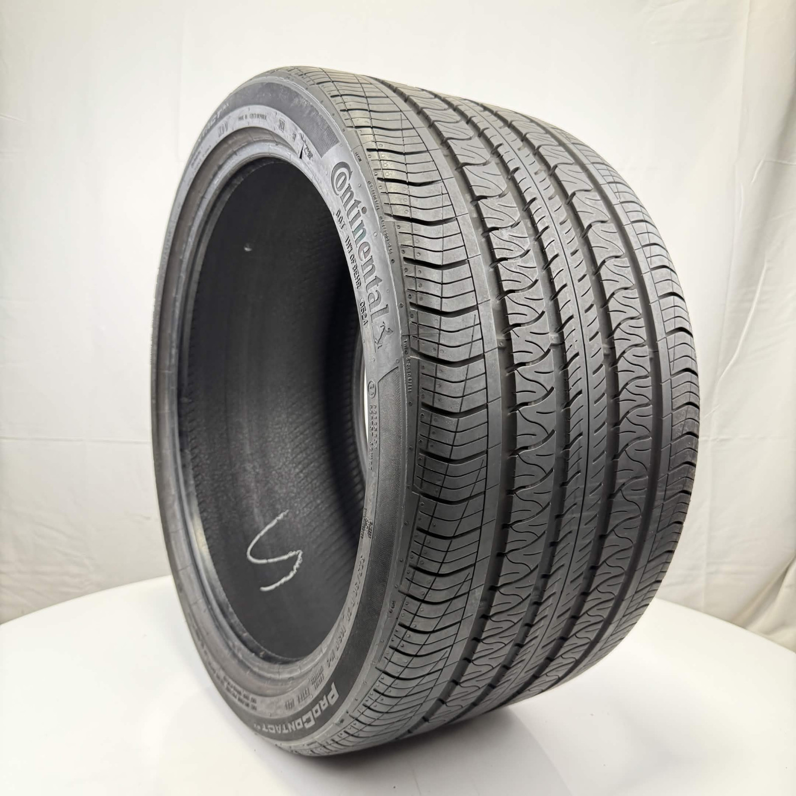 Used 325/30R21 Continental ProContact RX ND0 108V 8/32 (DOT 24)