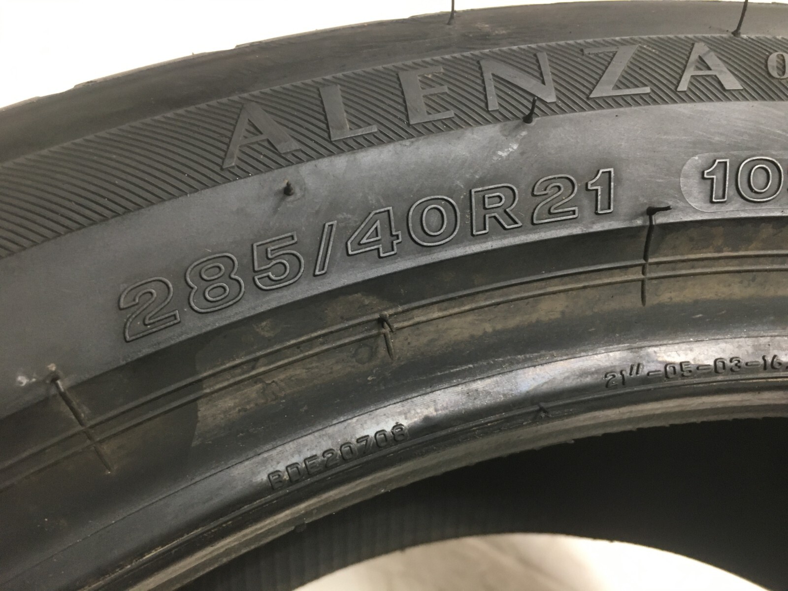 [1] Bridgestone Alenza 001 P285/40R21 285 40 21 Tire – Driven Once