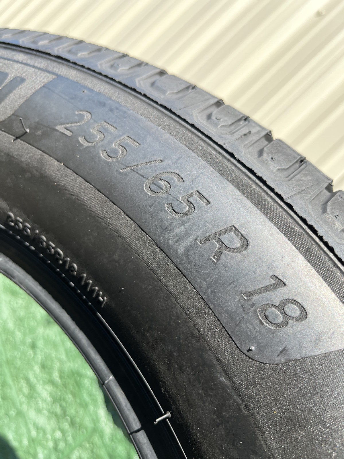 1 Tire Michelin Defender 2 255/65R18 111H DOT.2724 8.25/32 NO Patch
