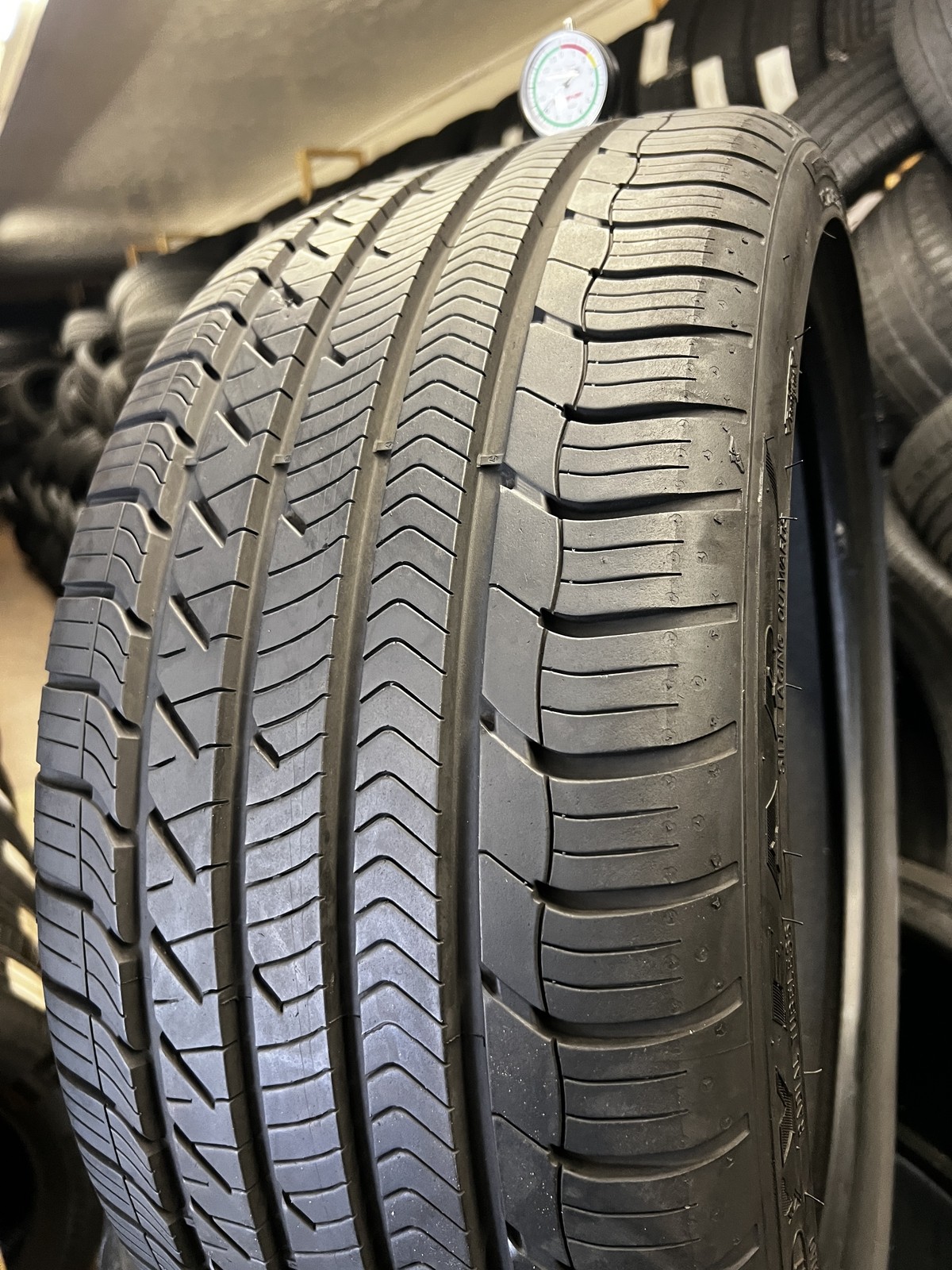 1 Tire Goodyear Eagle Sport AO SoundComfort 265/35R21 101H DOT.0623 9.25/32