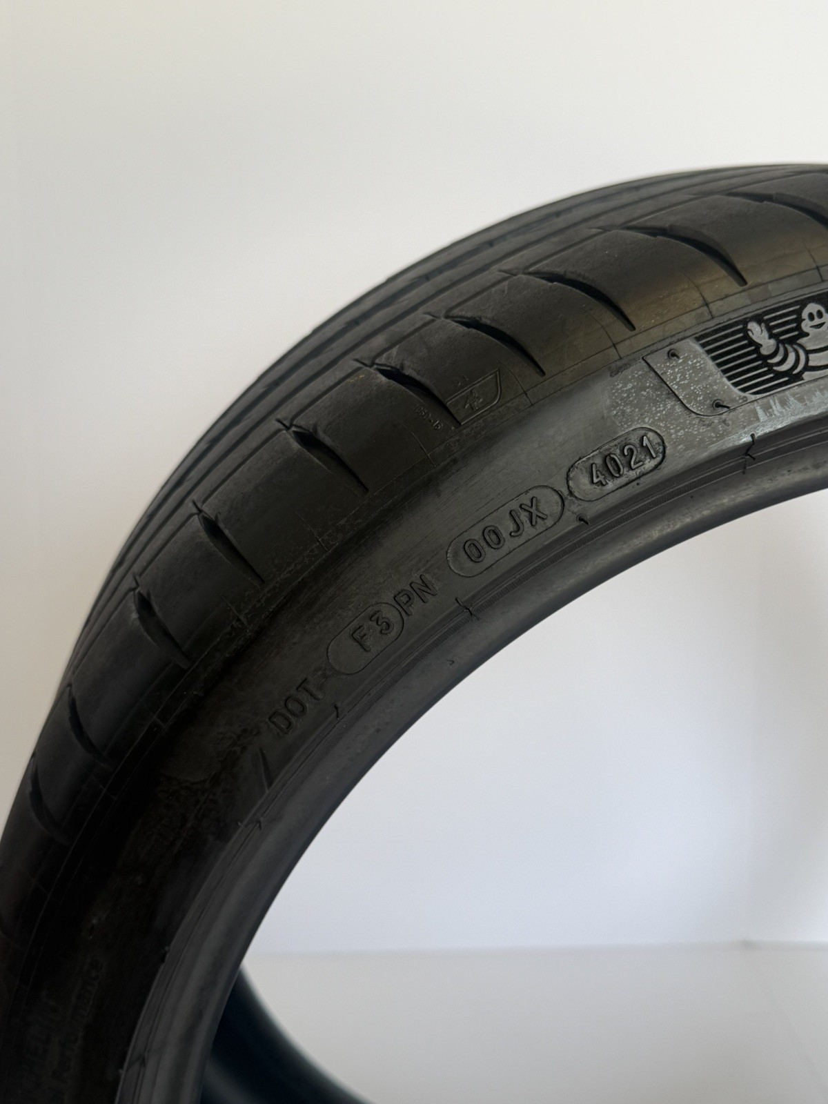 255/35ZR20 97Y Michelin Pilot Sport 4s 8.5/32 DOT 4021 2553520