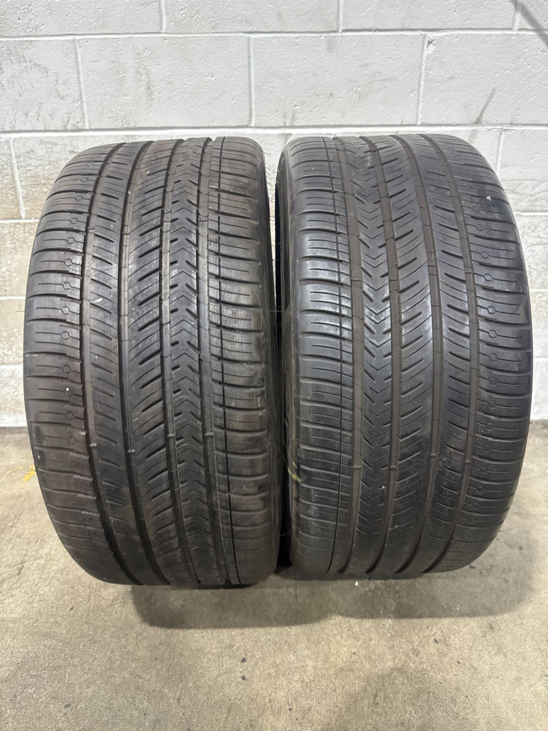 2x P305/35R23 Michelin pilot sport all season 4 LR 8/32 114 Y Used Tires 3053523
