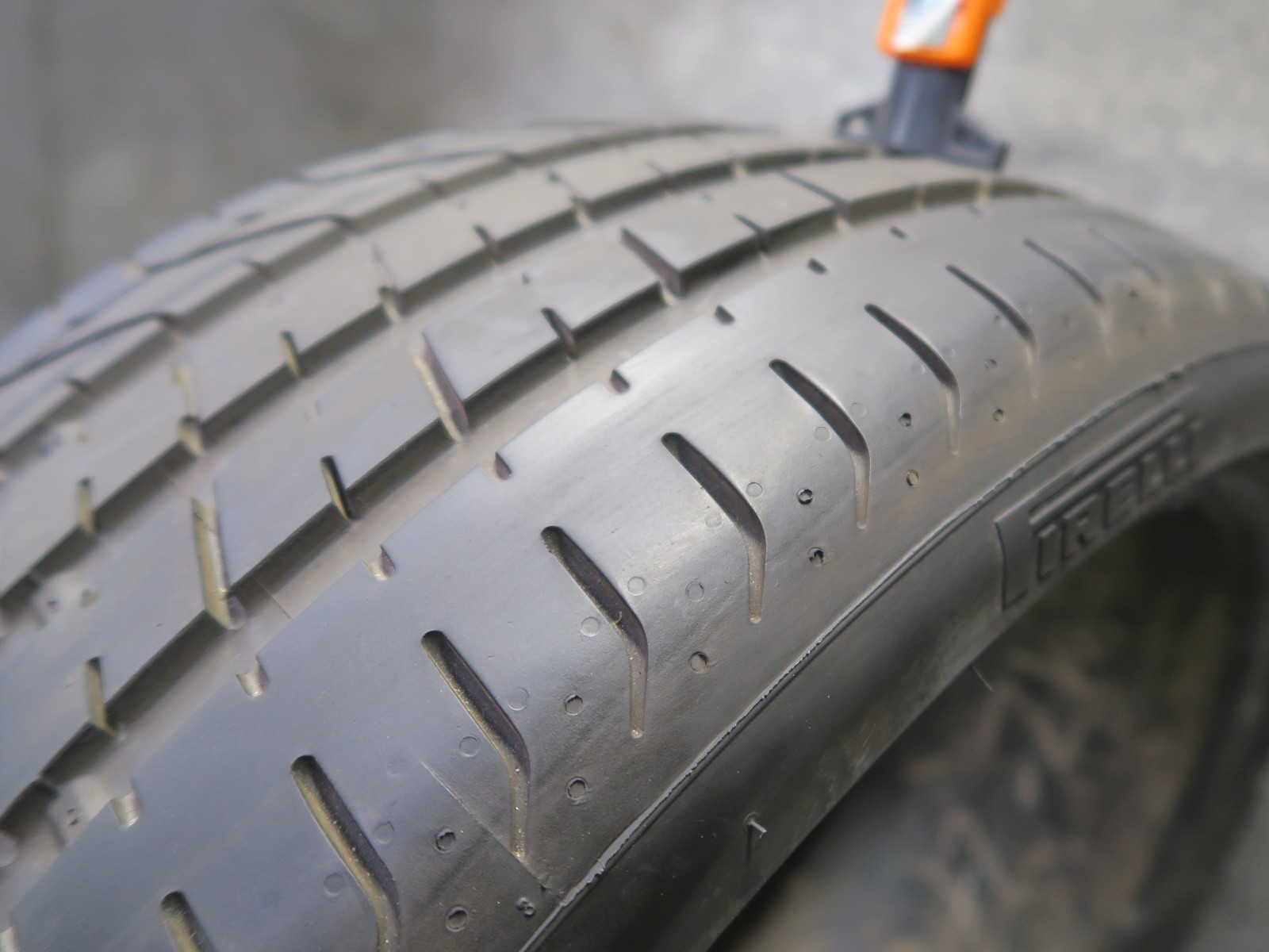 PIRELLI PZERO SUMMER TIRE 255/30 ZR20 92Y 0423 7/32 TREAD