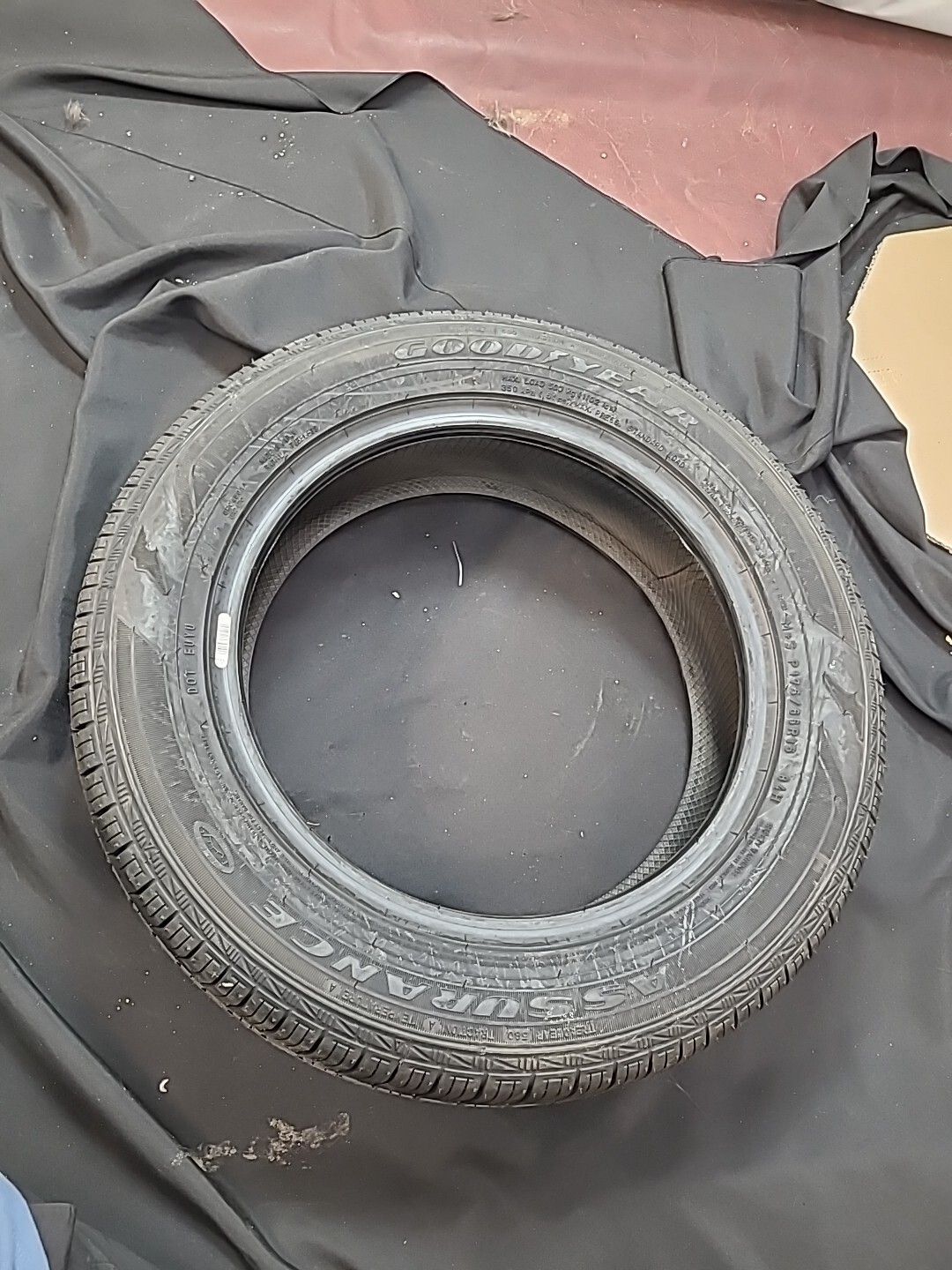 Goodyear-738-609-571-Assurance-Fuel Max-P175/65R15-84H-DATE CODE:0423