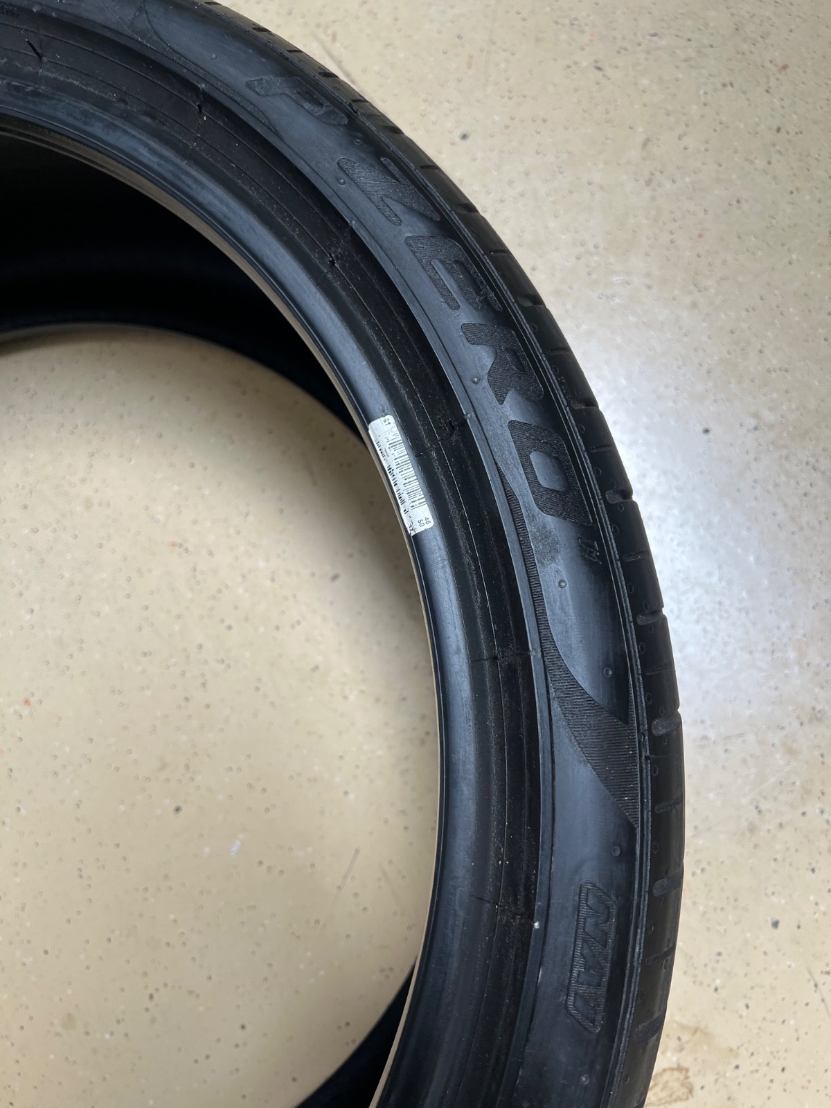 1 – NO REPAIRS 255/35ZR20 (93Y) Pirelli P Zero PZ4 (NA1) Porsche OEM – 7132