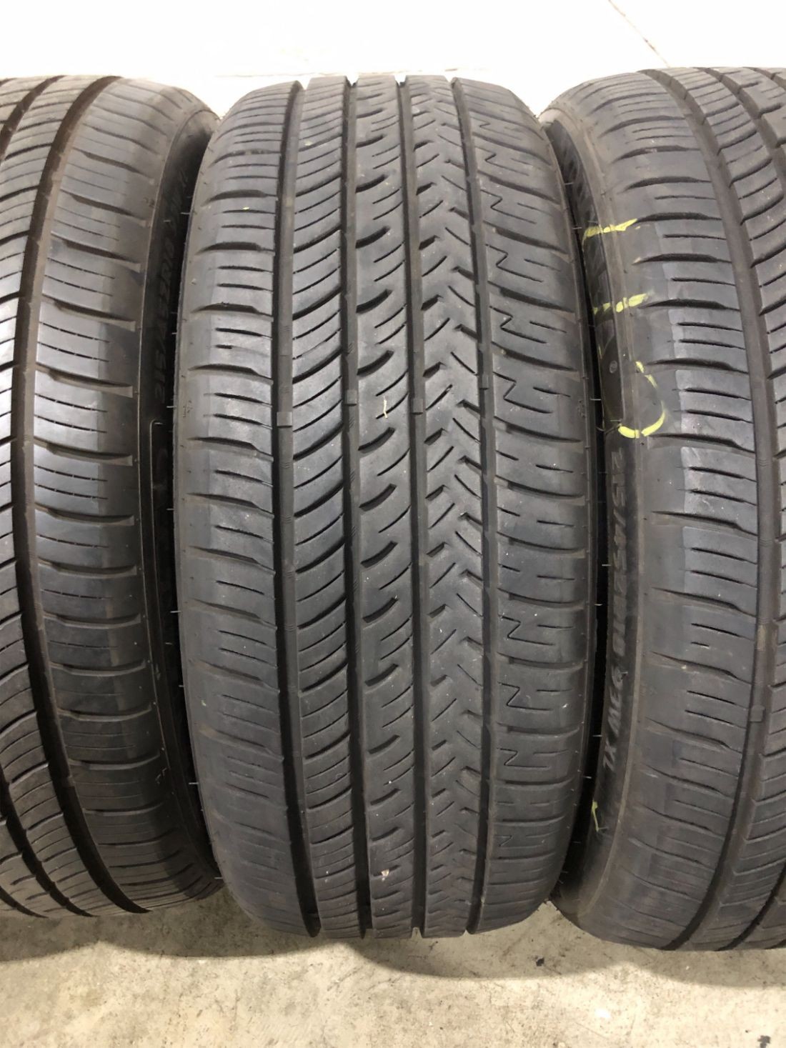 4x P215/45R18 Advanta HPZ-02 ALL SEASON 9/32 93 W Used Tires 2154518