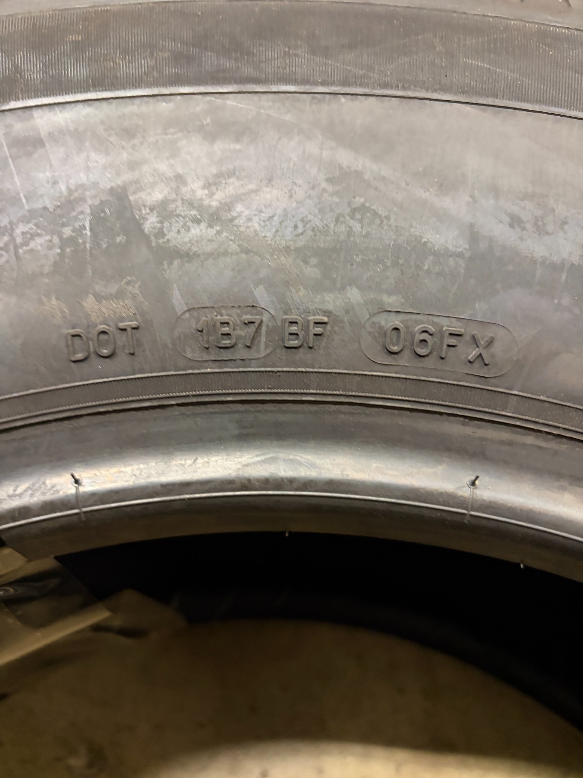 1 Tire Michelin Defender LTX M/S2 LT285/70R17 126/123 S All Season