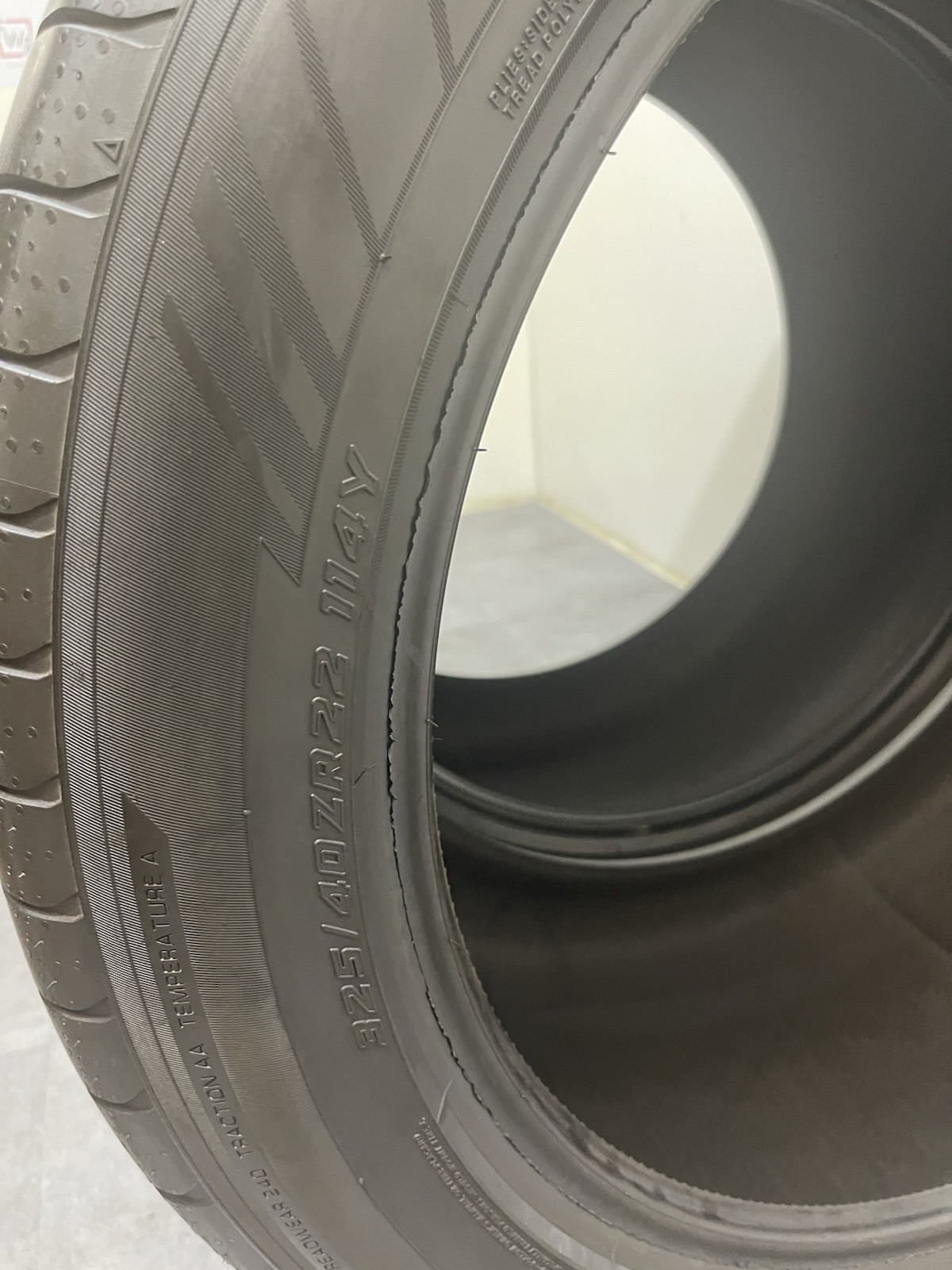 Set of 2 Tires Yokohama Advan Sport V107D MO1 325/40ZR22 325/40/22 3254022 91895