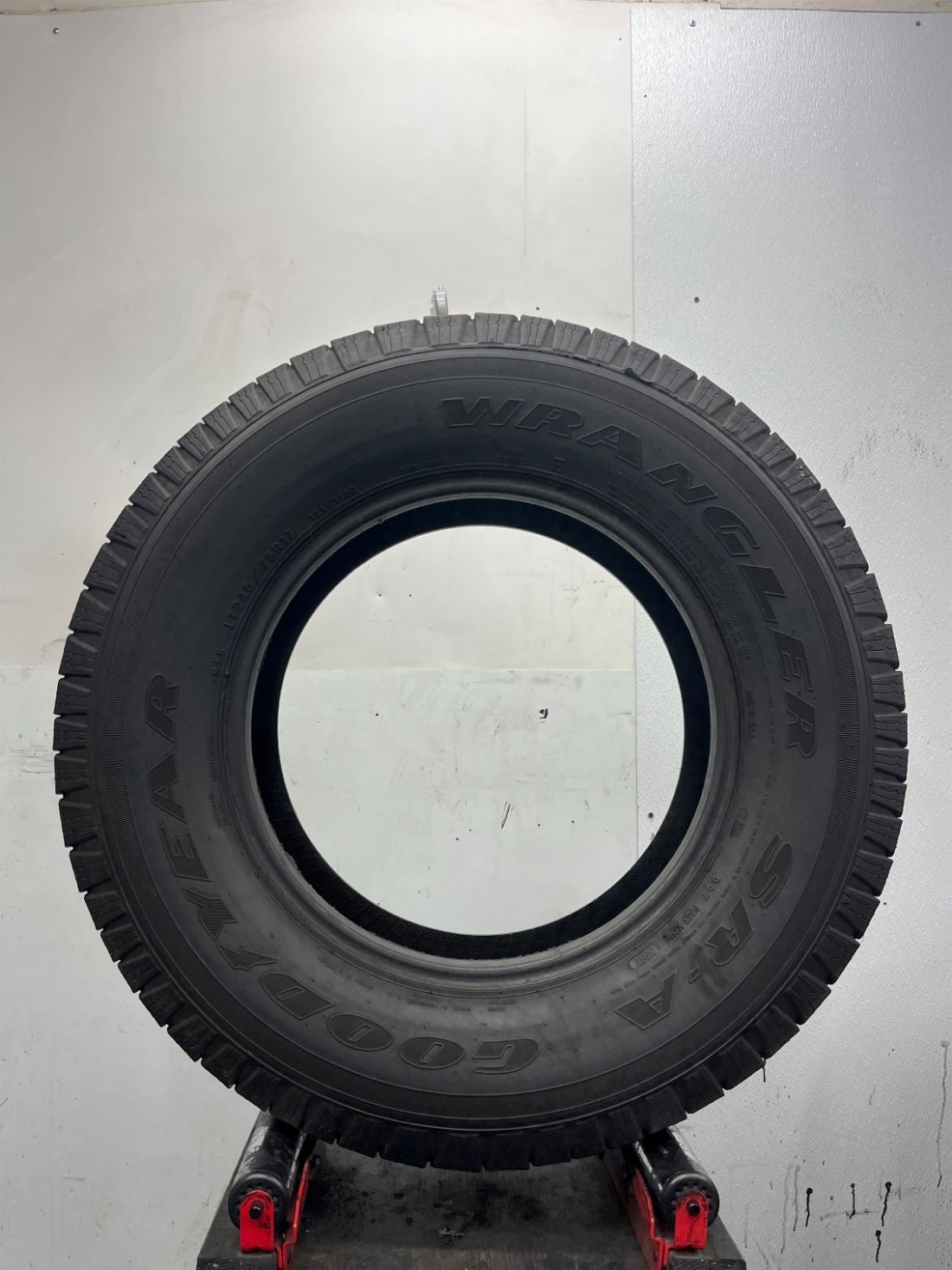 1 Used LT245/75R17 Goodyear Wrangler SR-A 121 R – 11/32