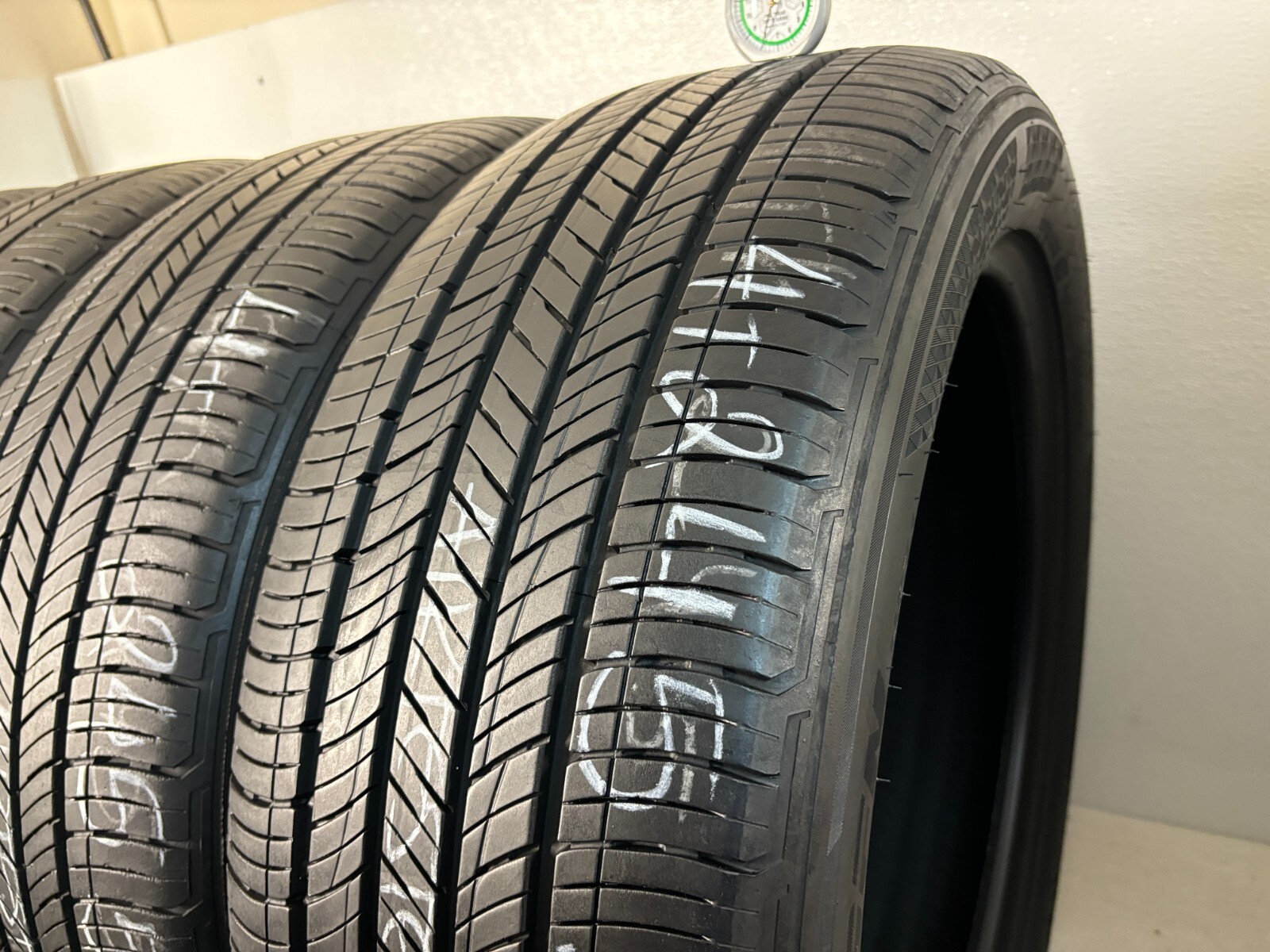 NO SHIPPING ONLY LOCAL PICK UP 4 Tires 245 50 20 Kumho Crugen HP71 102V