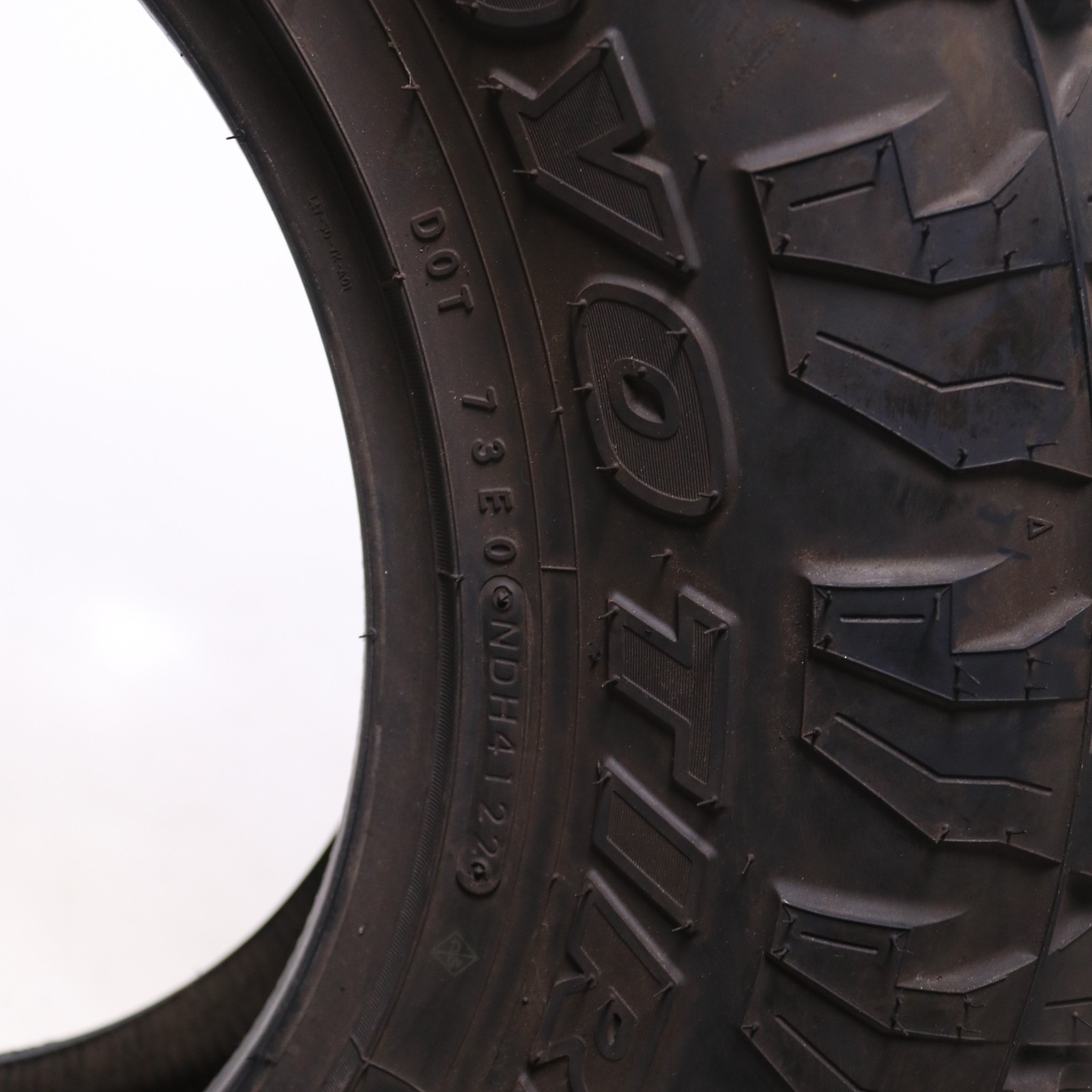 New LT 275/70R17 Toyo Open Country A/T III – 124/121T – 16/32