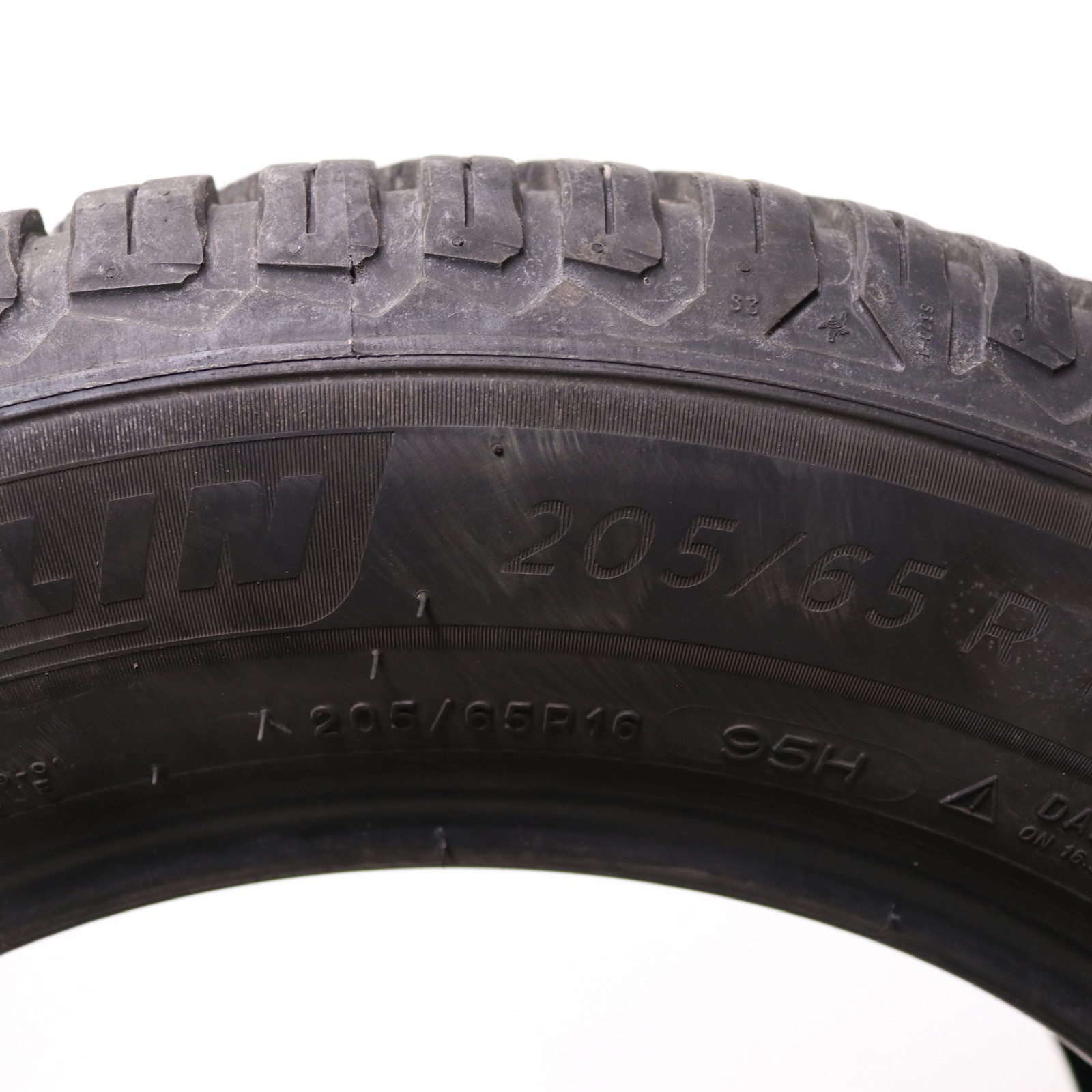 Set of 4 Used 205/65R16 Michelin CrossClimate 2 – 95H – 8-9/32