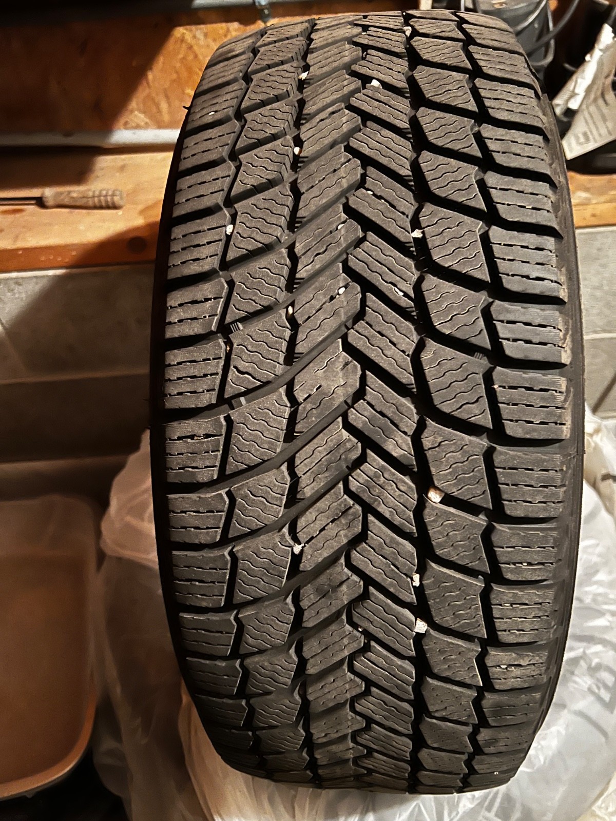 Set of almost new 4 Michelin X-Ice Snow tires, 215/55/R16