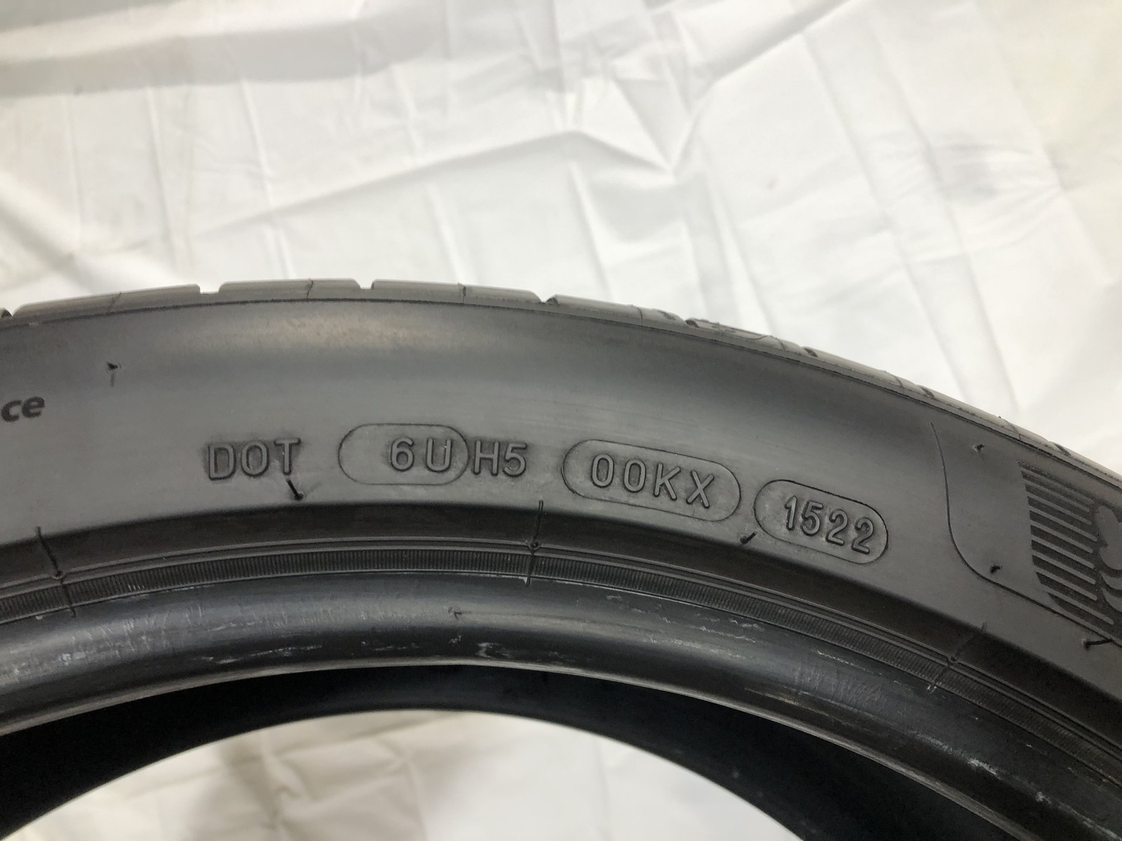 [1] Michelin Pilot Sport 4S P235/40ZR20 235 40 20 Tire 8.25/32