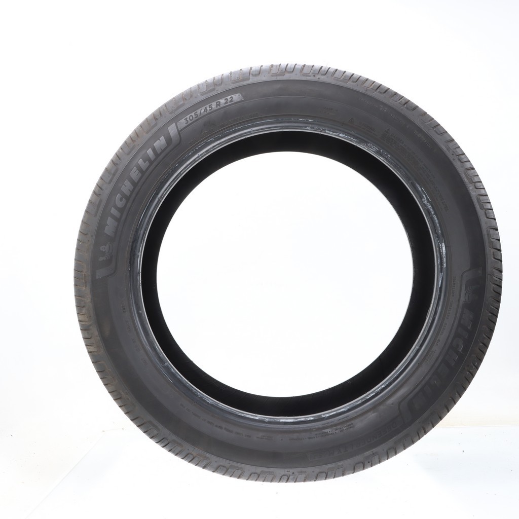 Used 305/45R22 Michelin Defender LTX M/S 2 118H – 10.5/32