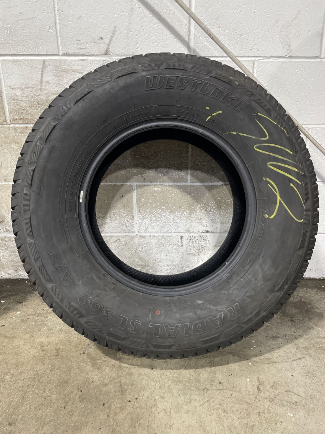 1x P285/70R17 West Lake SL369 A/T 6/32 117 T Used Tire 2857017