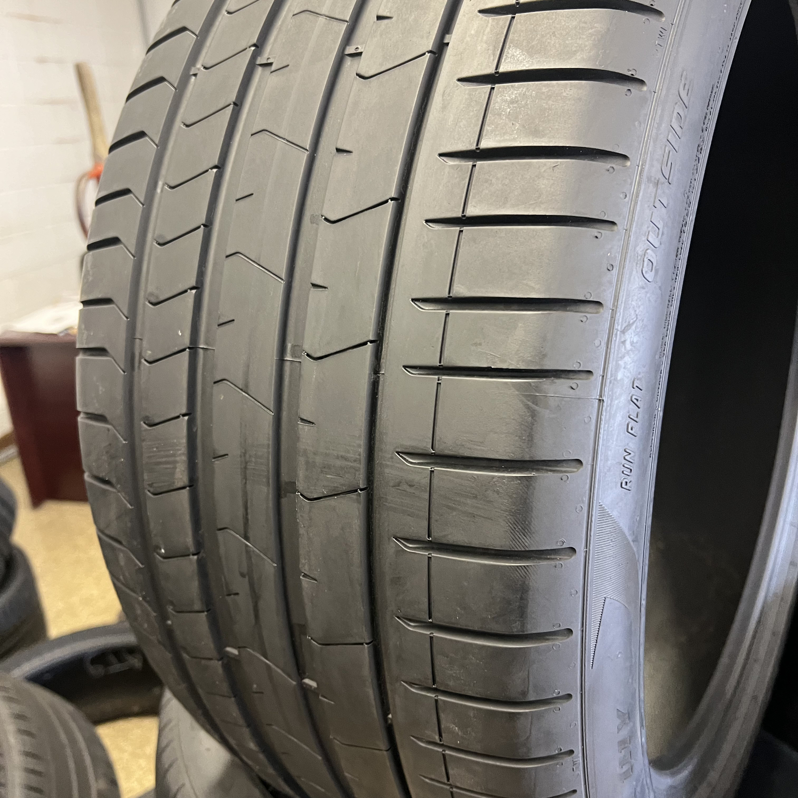 HIGH TREAD TIRE 1 Pirelli P Zero PZ4 RunFlat 315/35R21 315/35/21 111y