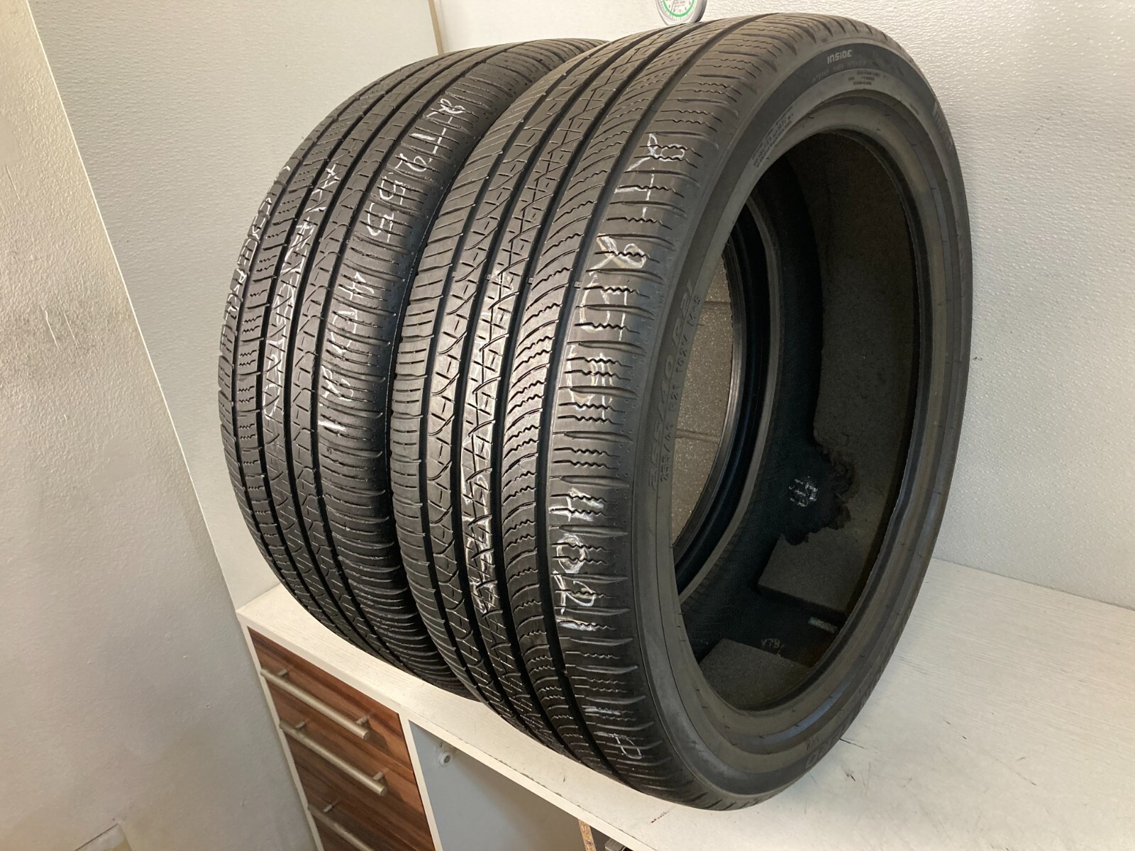 NO SHIPPING ONLY LOCAL PICK UP 2 Tires 255 40 21 Pirelli Scorpion Zero VOL