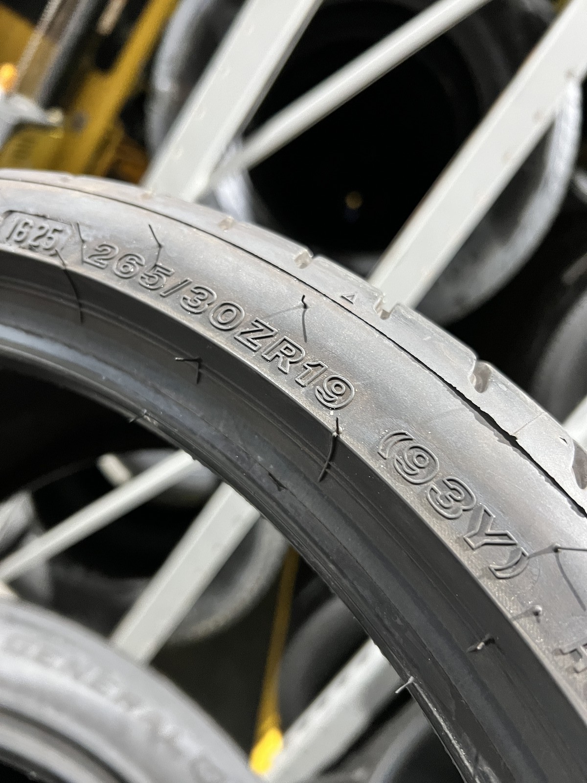 1 Bridgestone Potenza Sport Enliten RO1 265/30ZR19 92Y DOT.1625 6.25/32 NO Patch