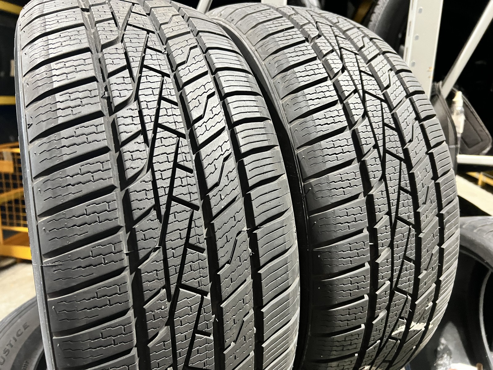 Set Of 2 Lexani Quattro Tempo Tour AW 235/50R18 101V DOT.4225 9.75./32 NO Patch