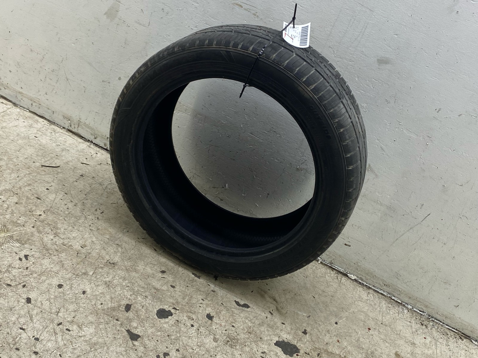 2022 2.5L FWD SUMITOMO HTR A/S P03 255/45R/20 TIRE DOT 0423 6/32 DEPTH TREAD