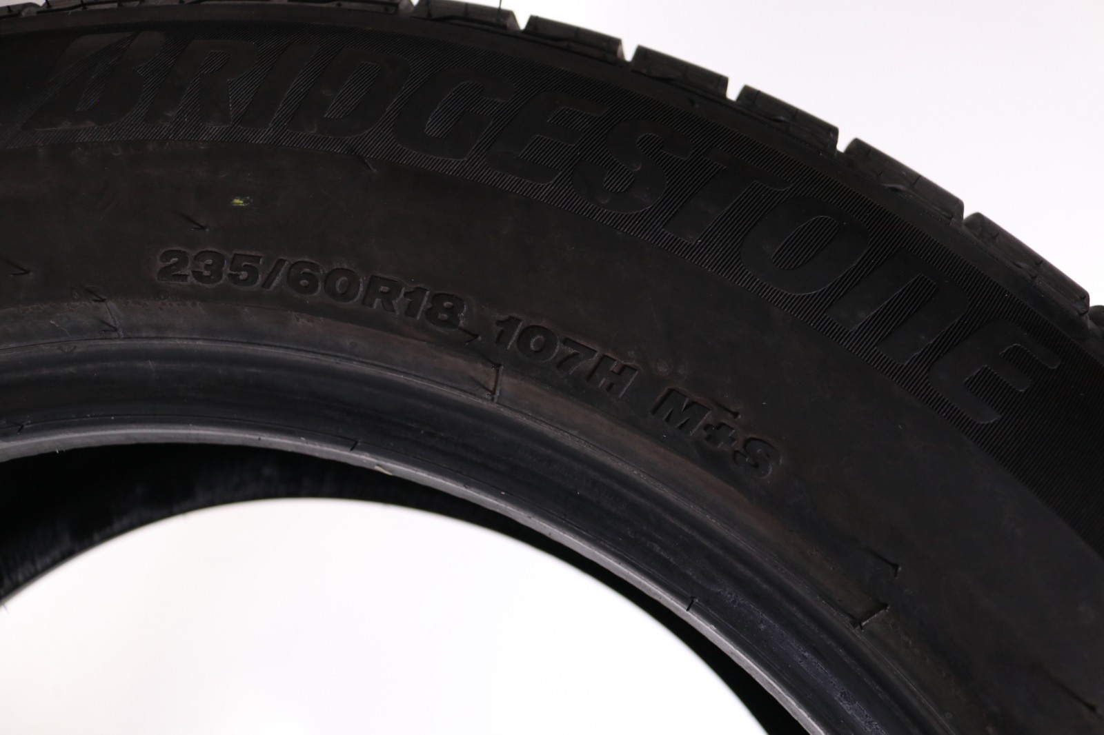 Set of 2 Used 235/60R18 Bridgestone Turanza EverDrive Enliten 107H – 10.5-11/32