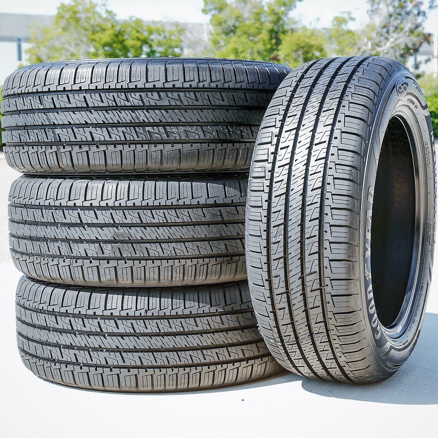 4 Tires Goodyear Assurance MaxLife 235/40R19 96V XL AS All Season TakeOff