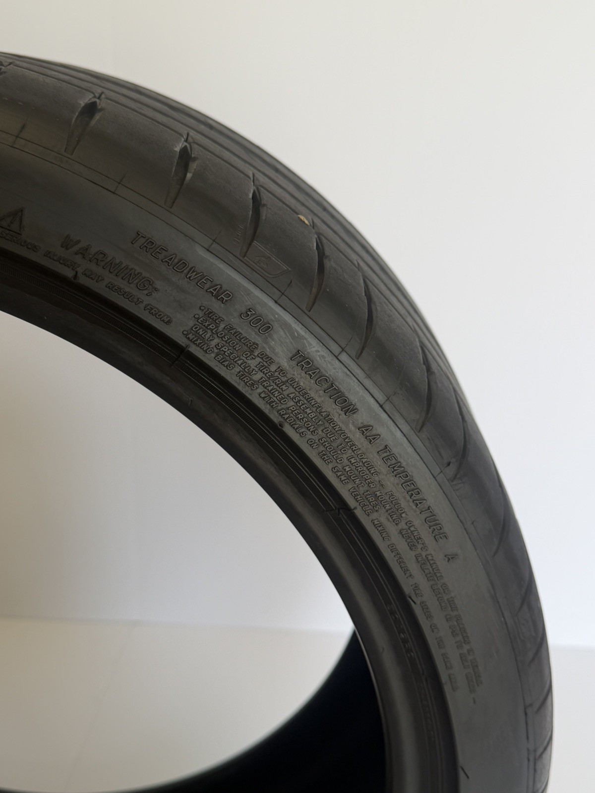 255/35ZR20 97Y Michelin Pilot Sport 4s 8.5/32 DOT 4021 2553520