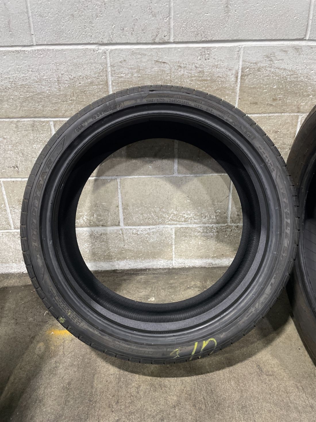 1x P295/30R21 Goodyear Eagle Sport All-Season 7/32 102 V Used Tire 2953021