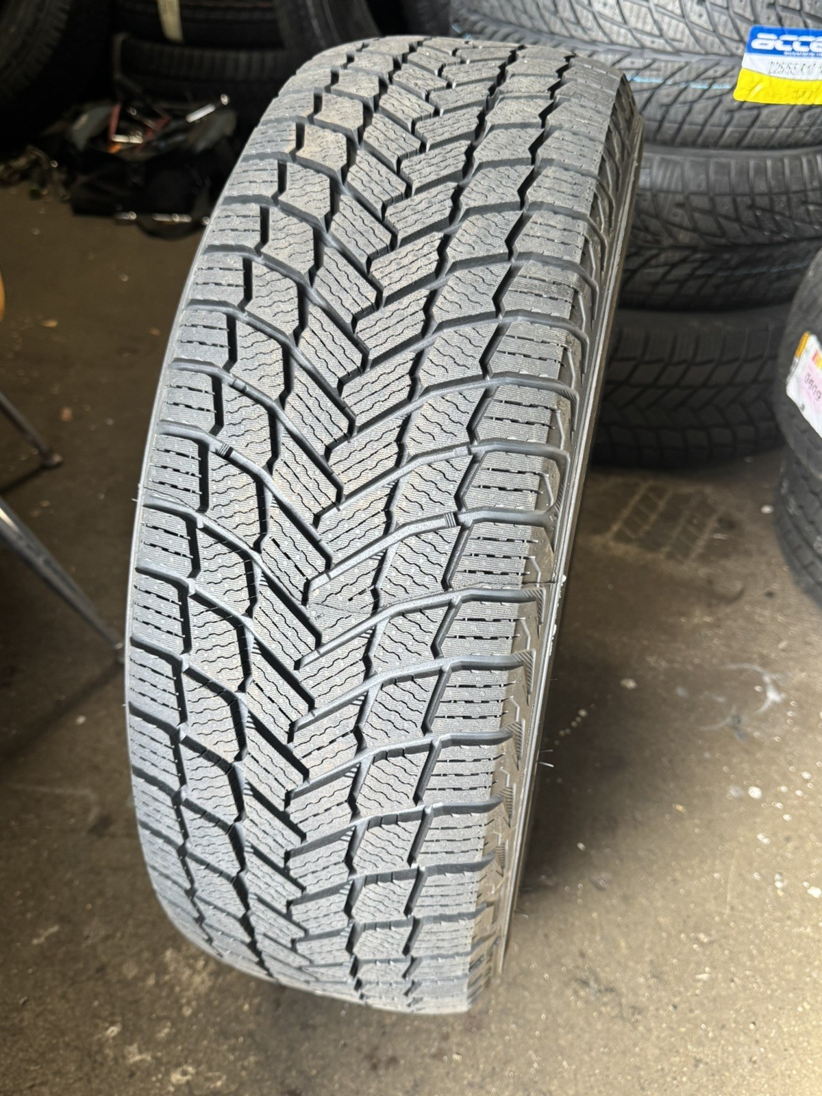 Brand New 225/55R17 Michelin X-Ice Snow 101H DOT1625