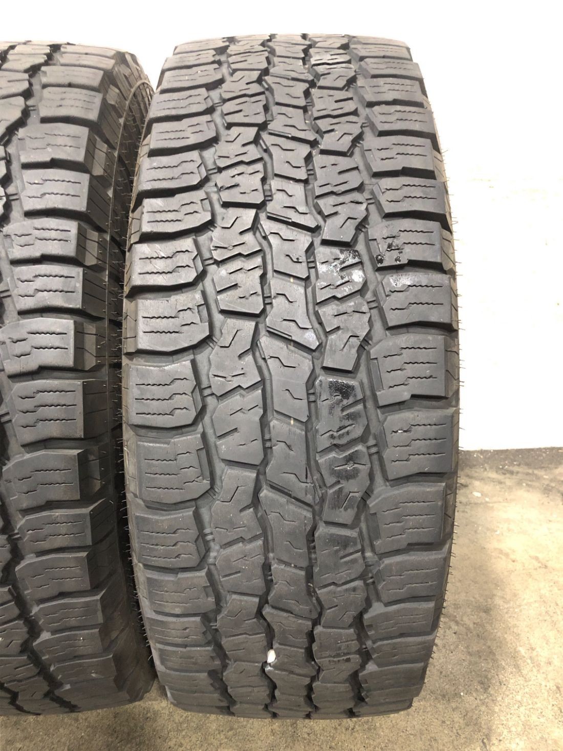 2x LT275/70R18 Mazama Open Range A/T Plus 12/32 125 S Used Tires 2757018