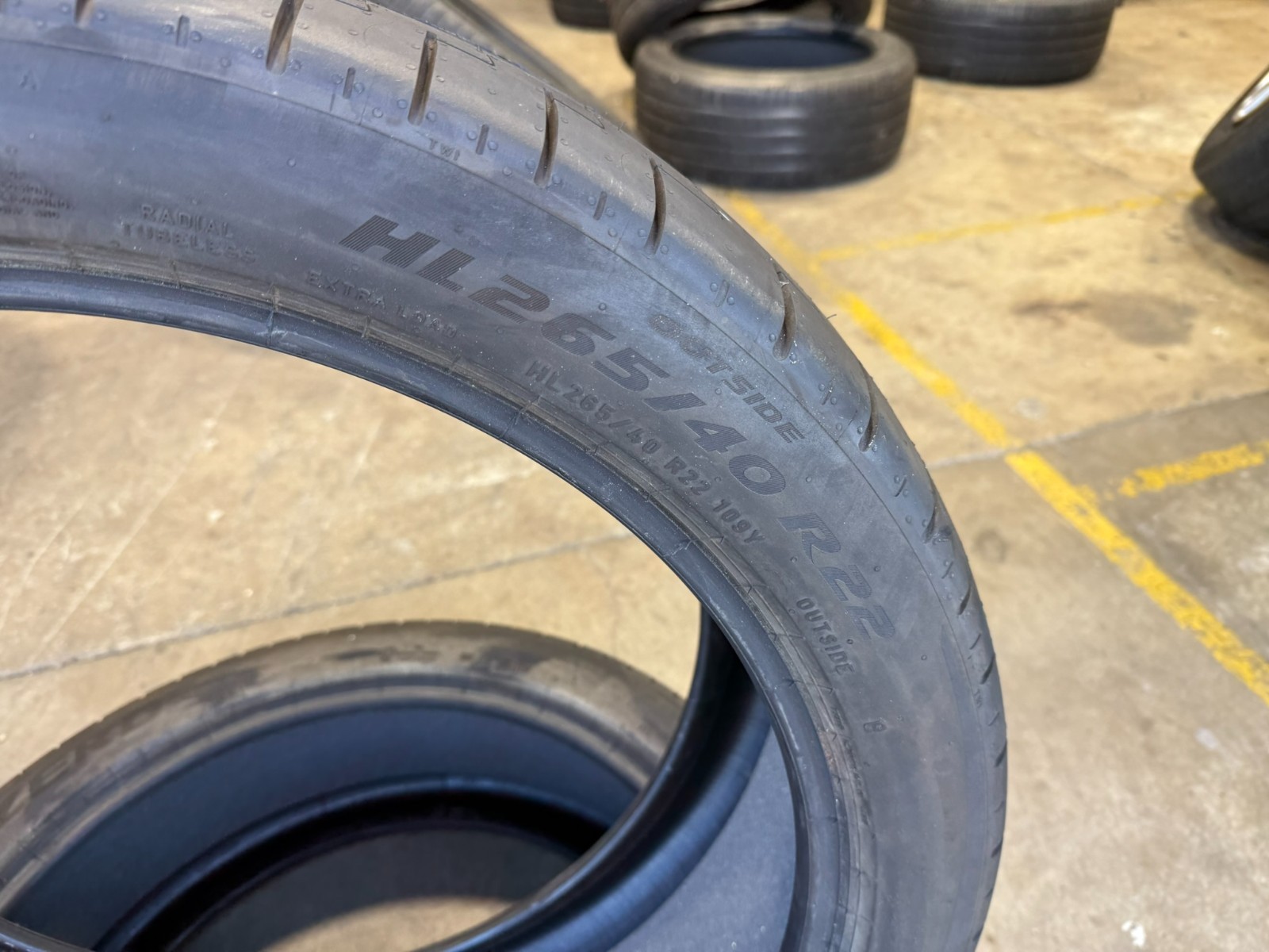 (QTY 2) HL265/40R22 Pirelli P-Zero PZ5 109Y XL Black Wall Tires 99% LUCID TIRES