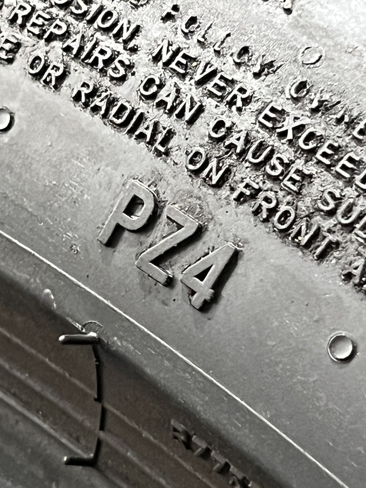 1 Tire Pirelli P Zero PZ4 ★ BMW 285/35R21 105Y DOT.1323 6.25/32