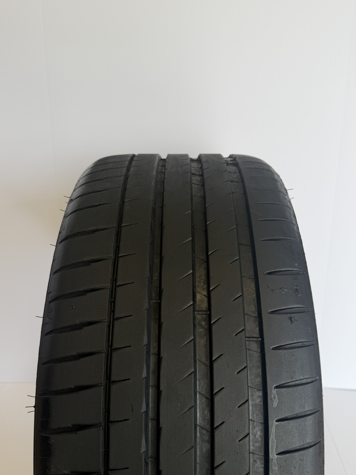 255/35ZR20 97Y Michelin Pilot Sport 4s 8.5/32 DOT 4021 2553520