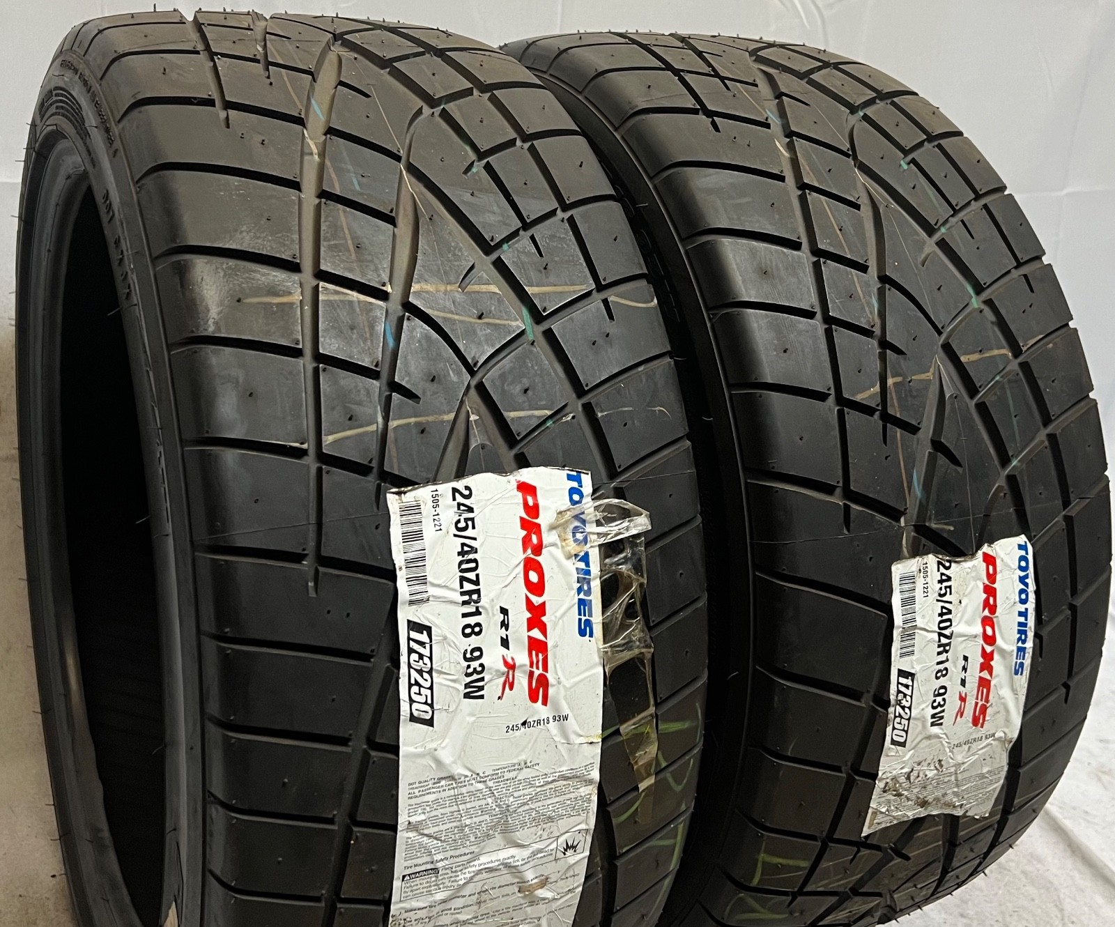 2 – NEW 245/40ZR18 (93W) Toyo Proxes R1R – 7001