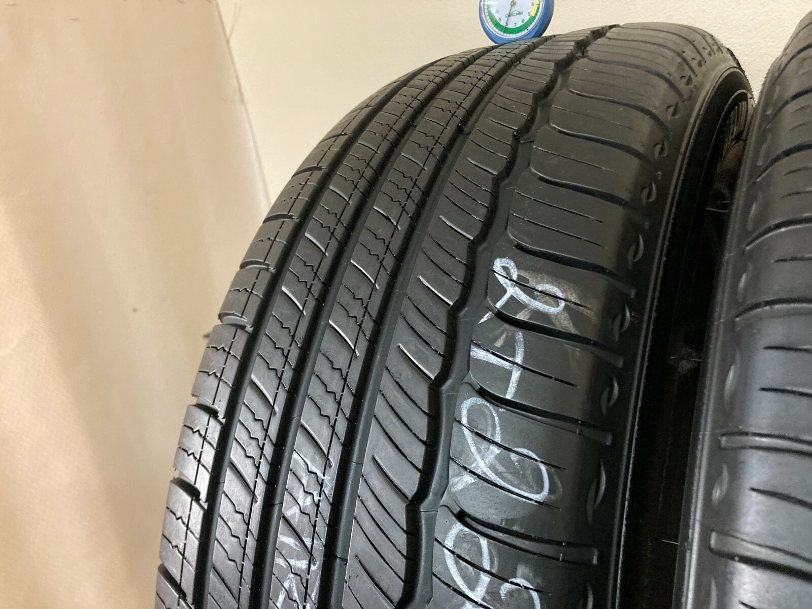 2 Tires 225 60 18 Michelin Primacy Tour A/S 100H (7.00-8.00/32 = 77-88% Tread)