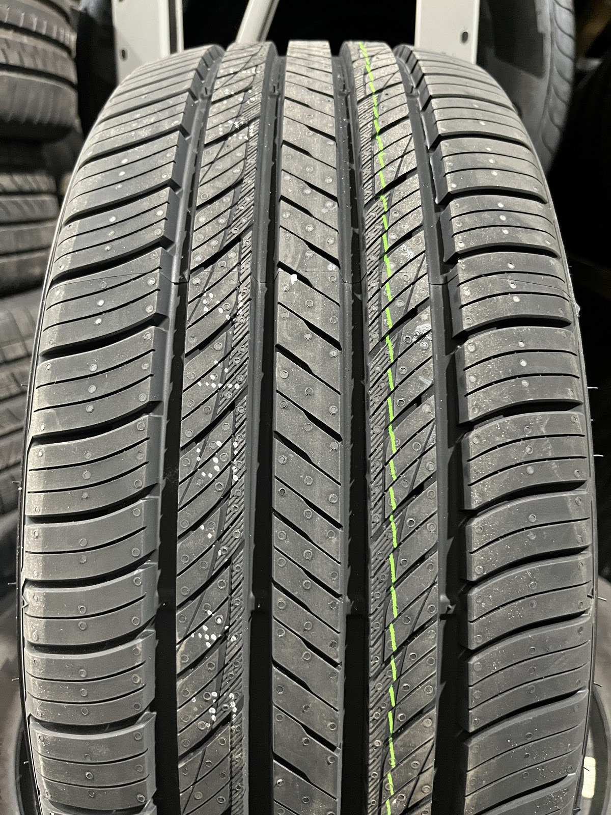 1 New Tire Kumho Crugen HP71 245/45R19 98H DOT.3725 10.5/32