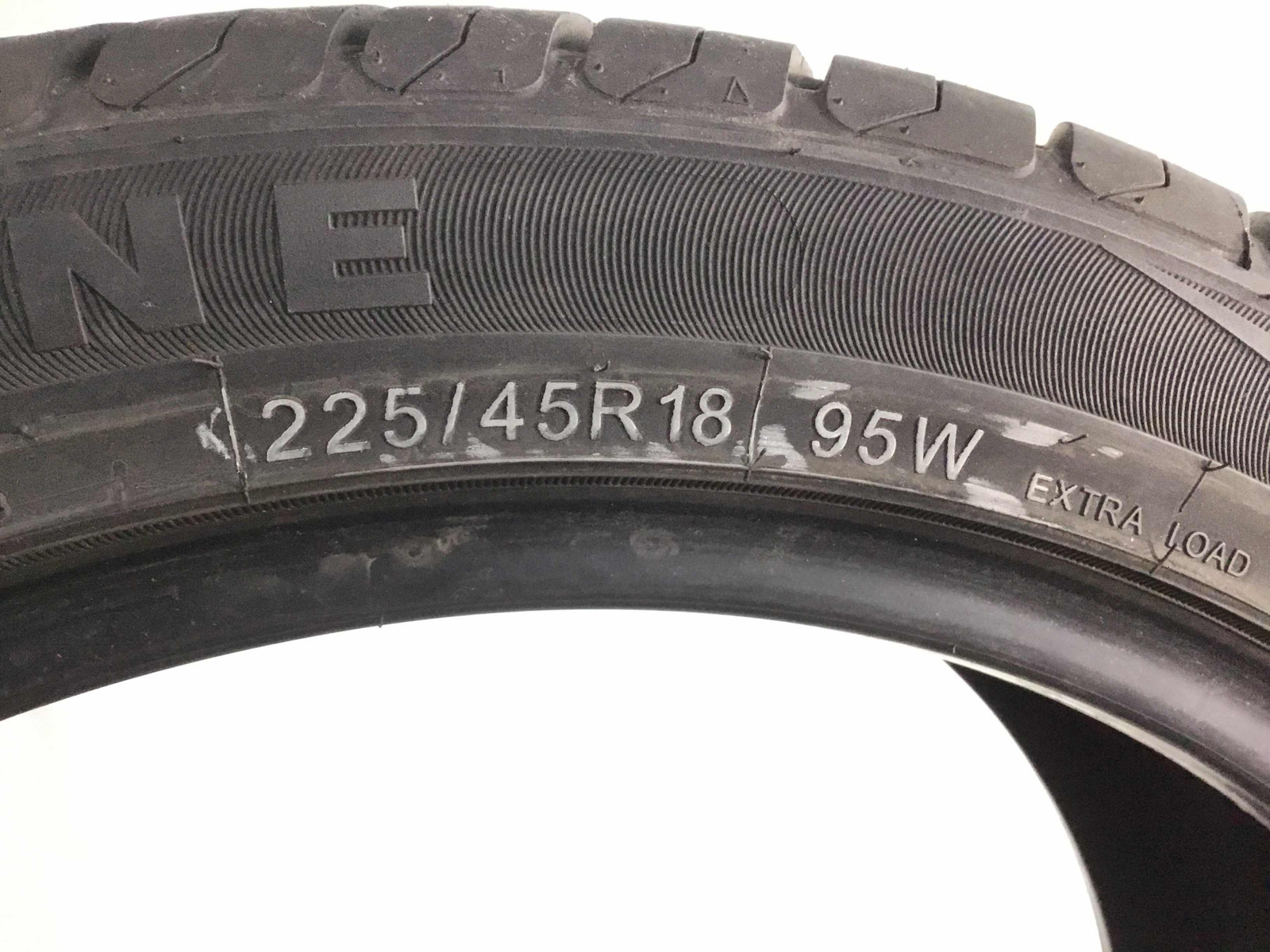 P225/45R18 RoadOne Cavalry UHP 95 W Used 7/32nds